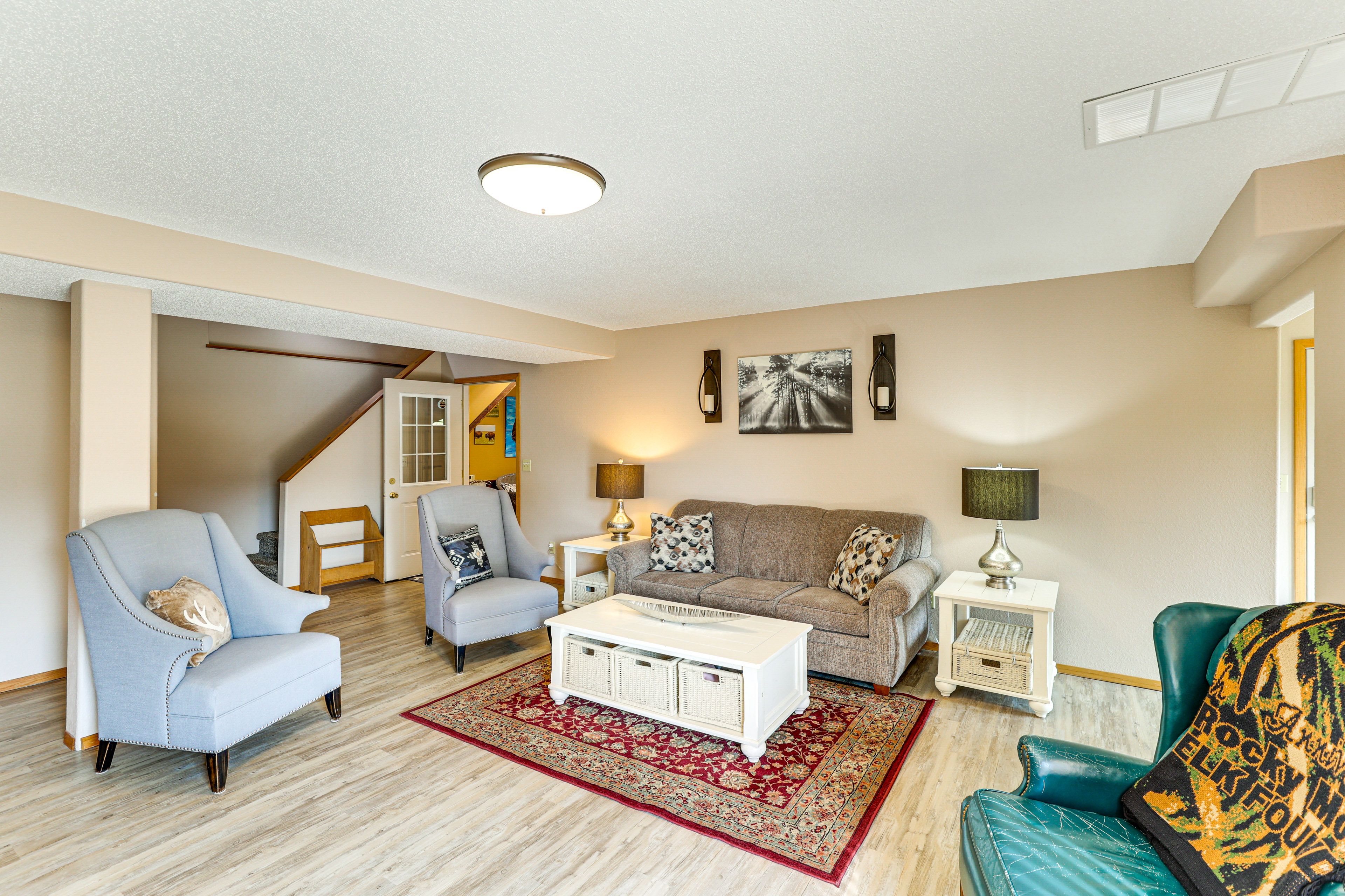 Family Room | Smart TV | Queen Sleeper Sofa | Lower Floor