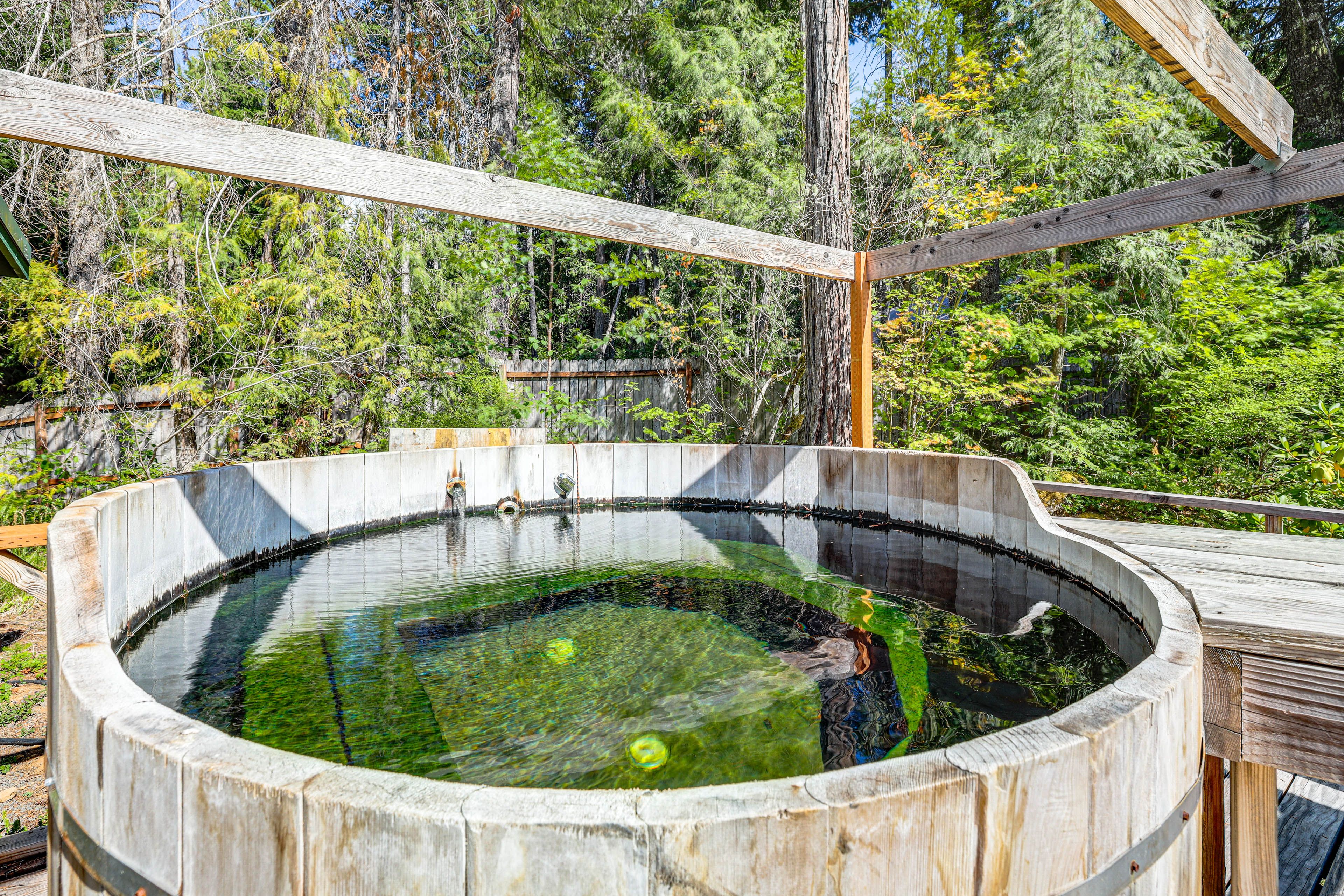 Hot Springs-Fed Soaking Tub