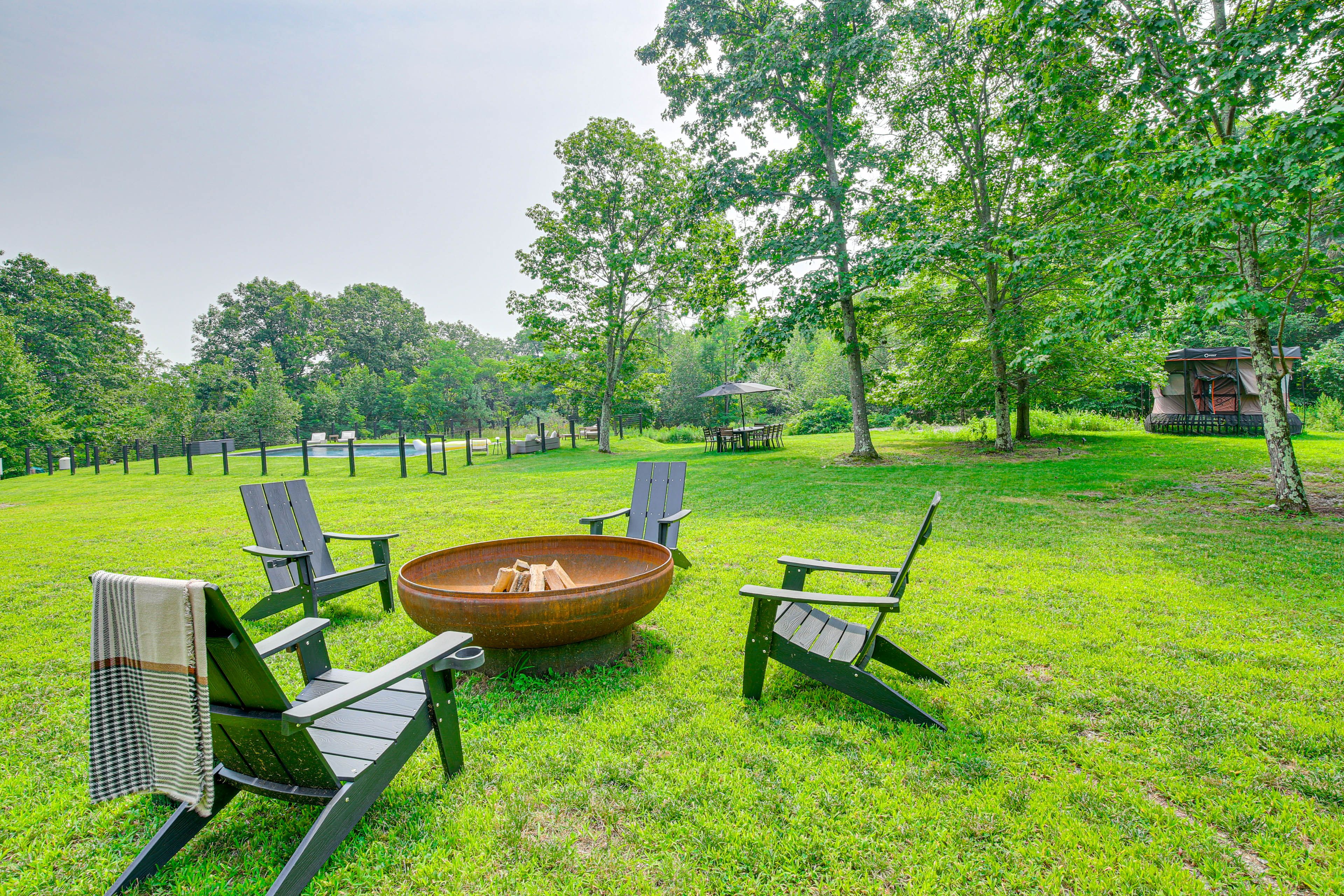 Backyard | Fire Pit | Trampoline
