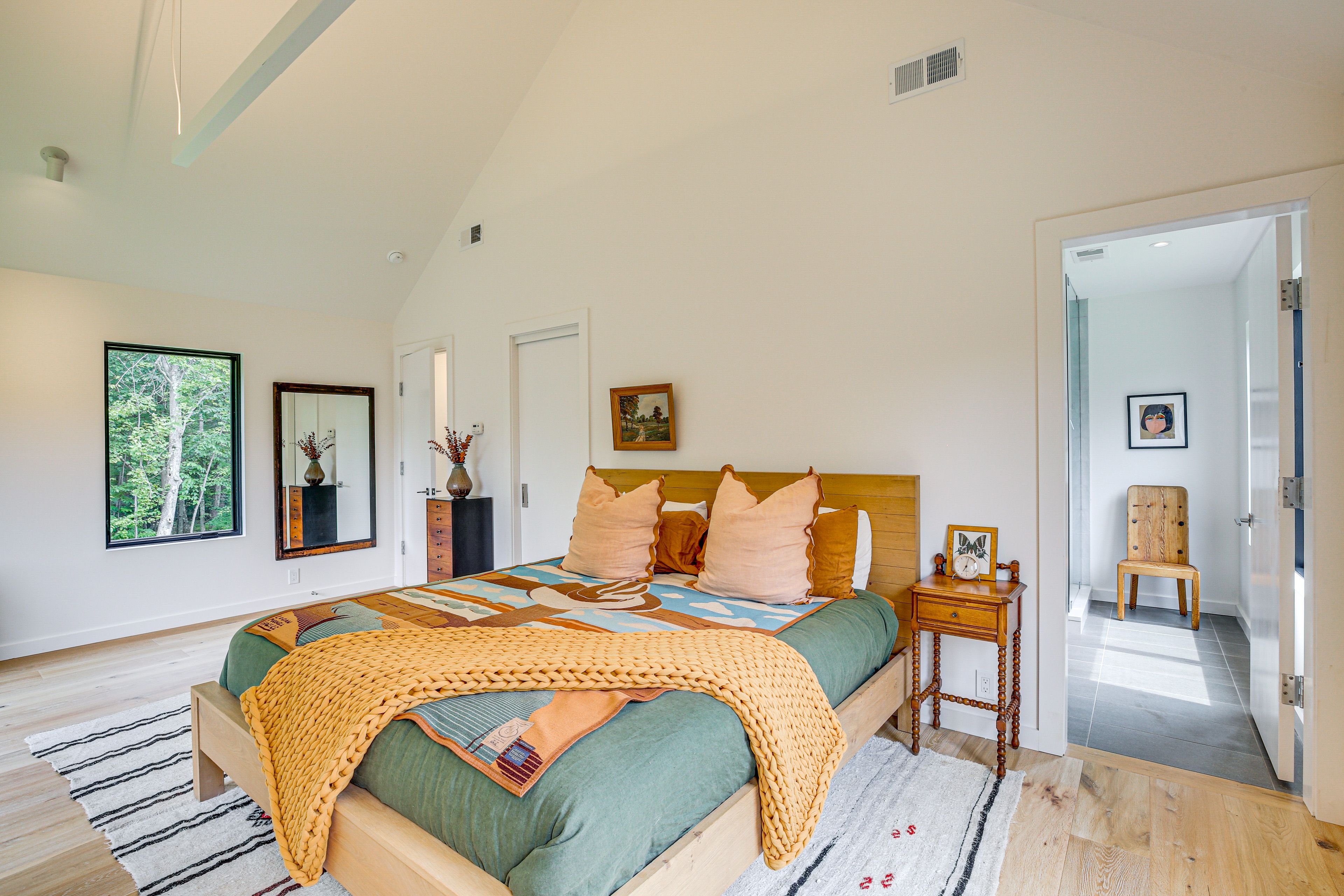 Bedroom 2 | King Bed | Linens | 2nd Floor