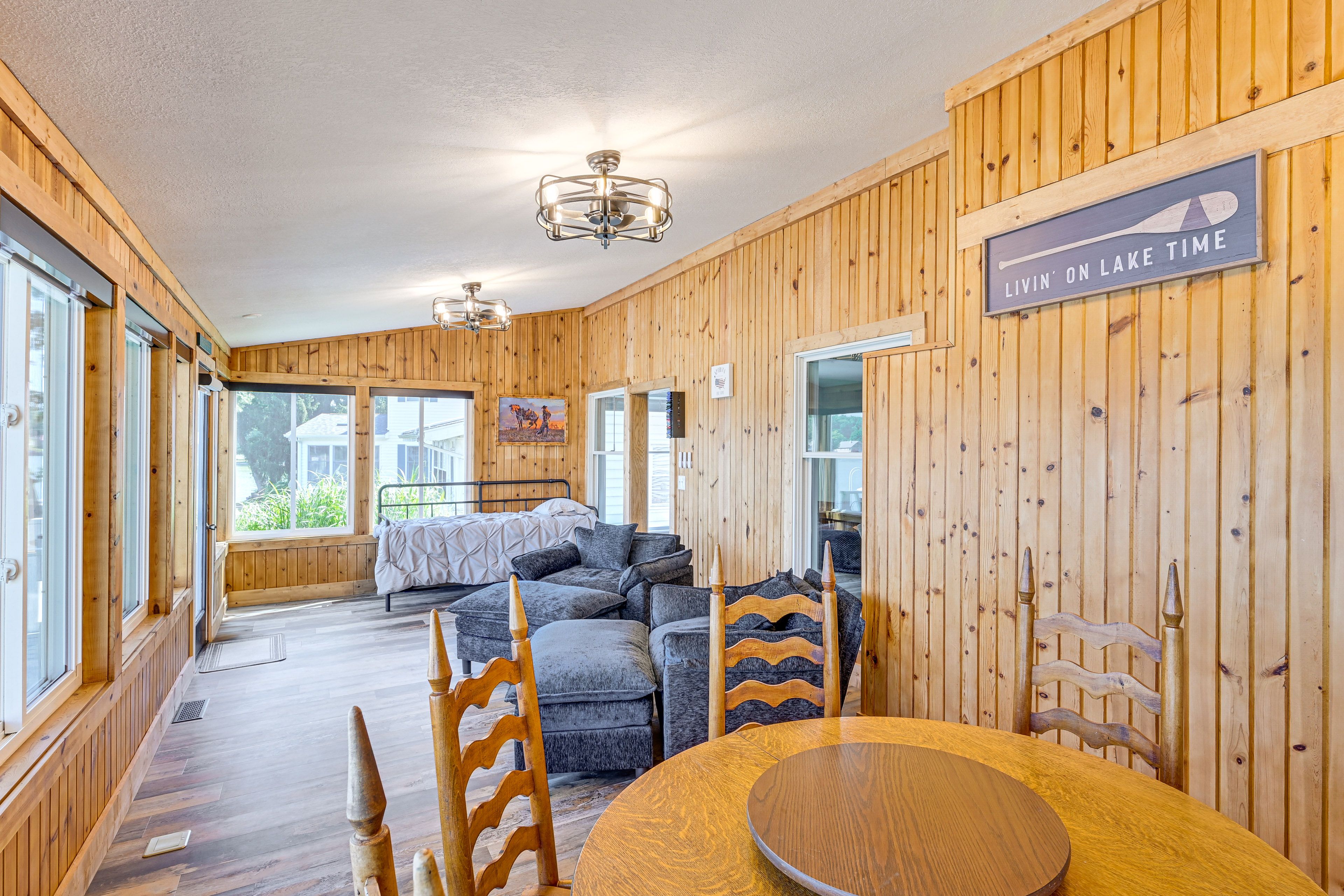 Sunroom | Twin Daybed | Seating & Dining | 1st Floor