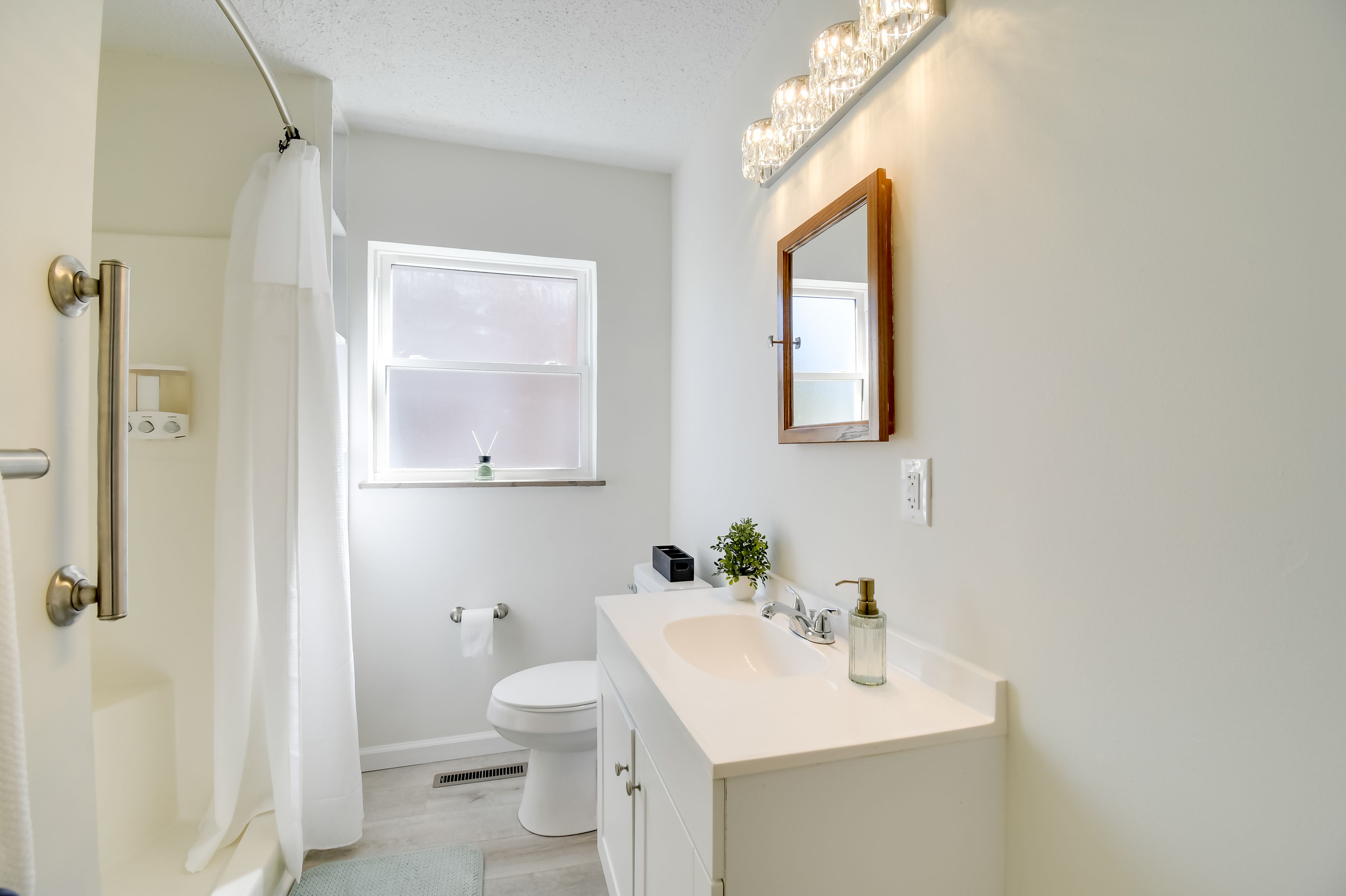 Bathroom | Main Level