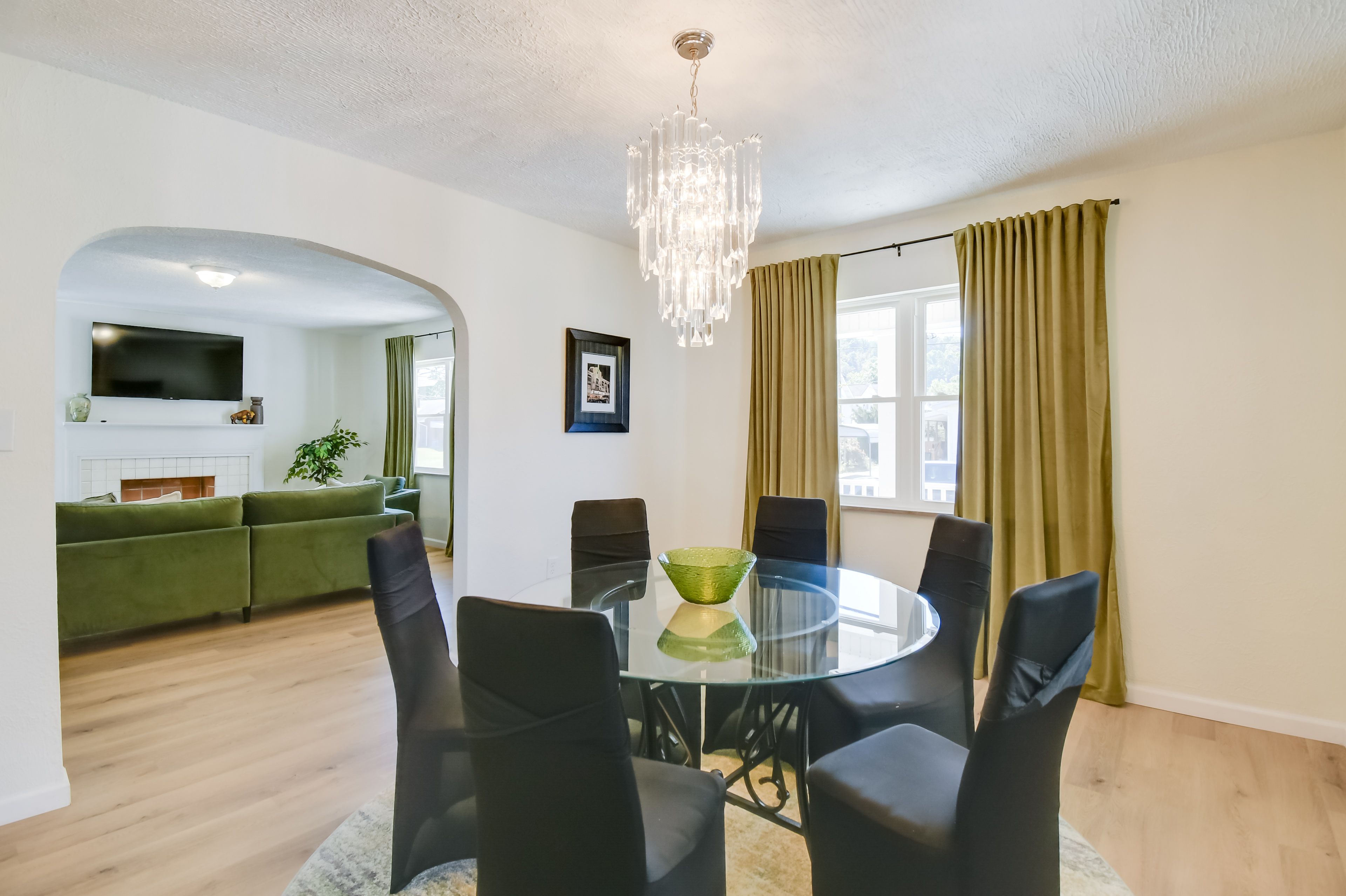 Dining Room | Dishware/Flatware Provided | Main Level