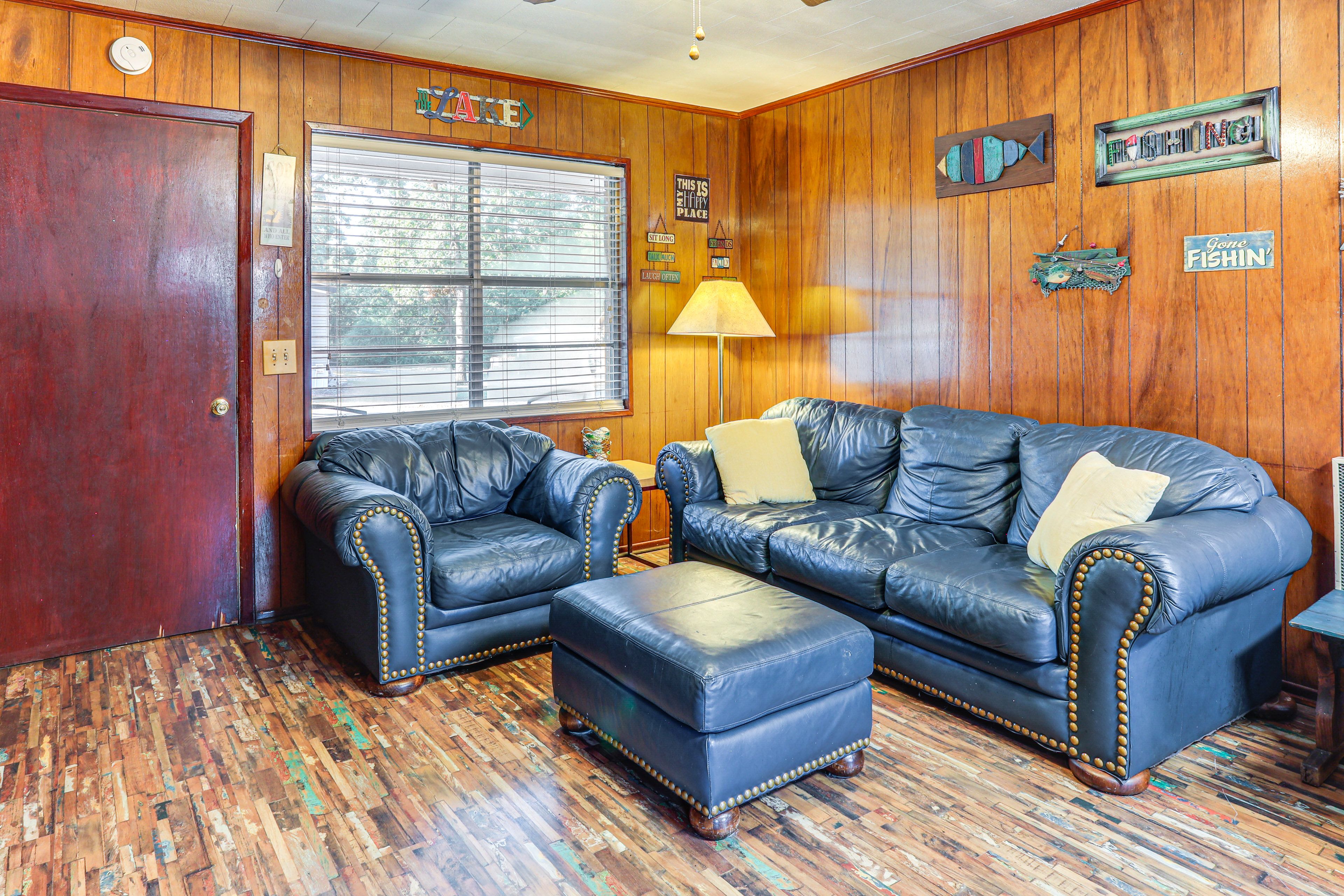 Living Room | Smart TV | Free WiFi