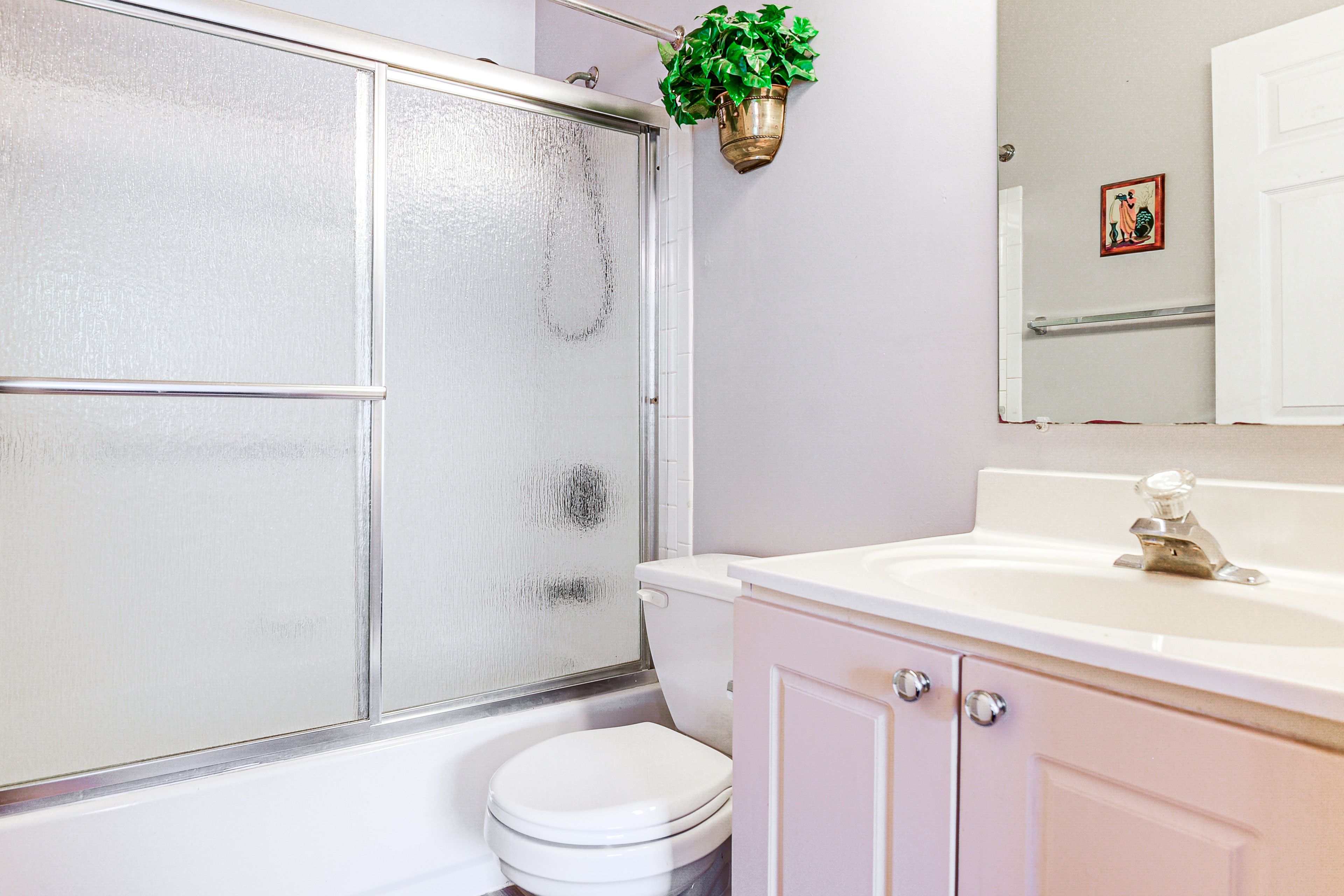 Full Bathroom | 2nd Floor