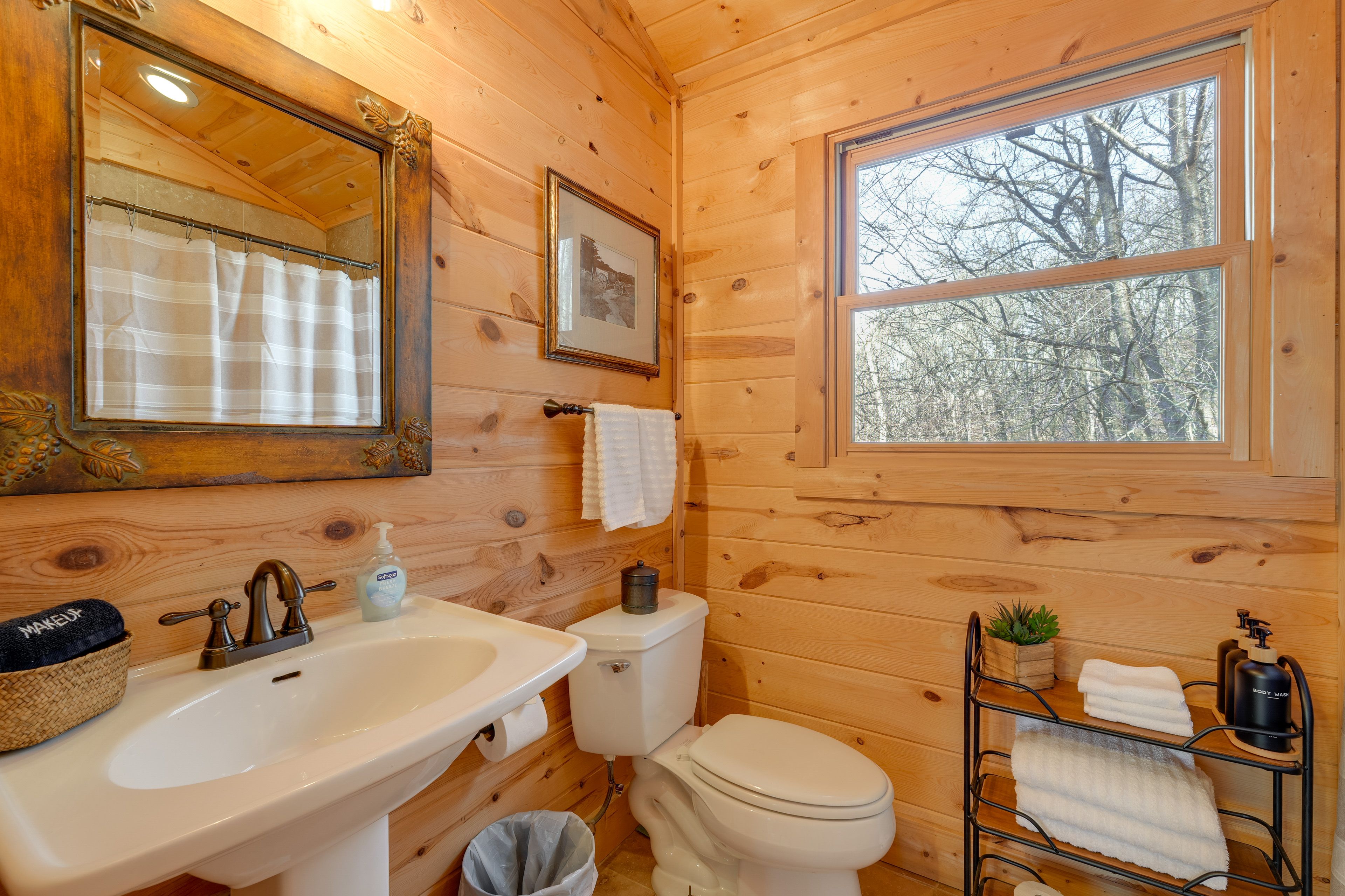 En-Suite Bathroom | Upper Level