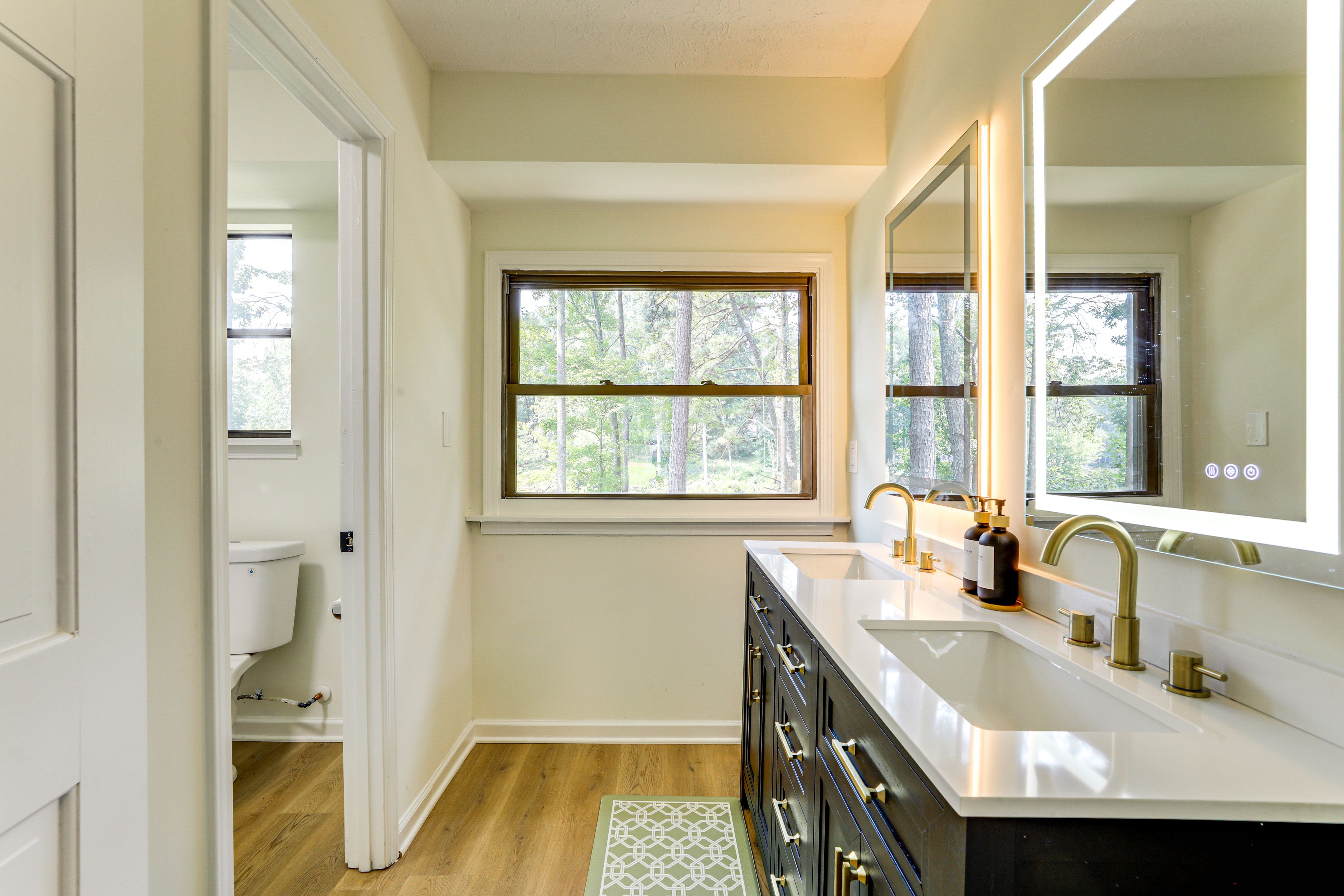 En-Suite Bathroom | Towels Provided | 2nd Floor