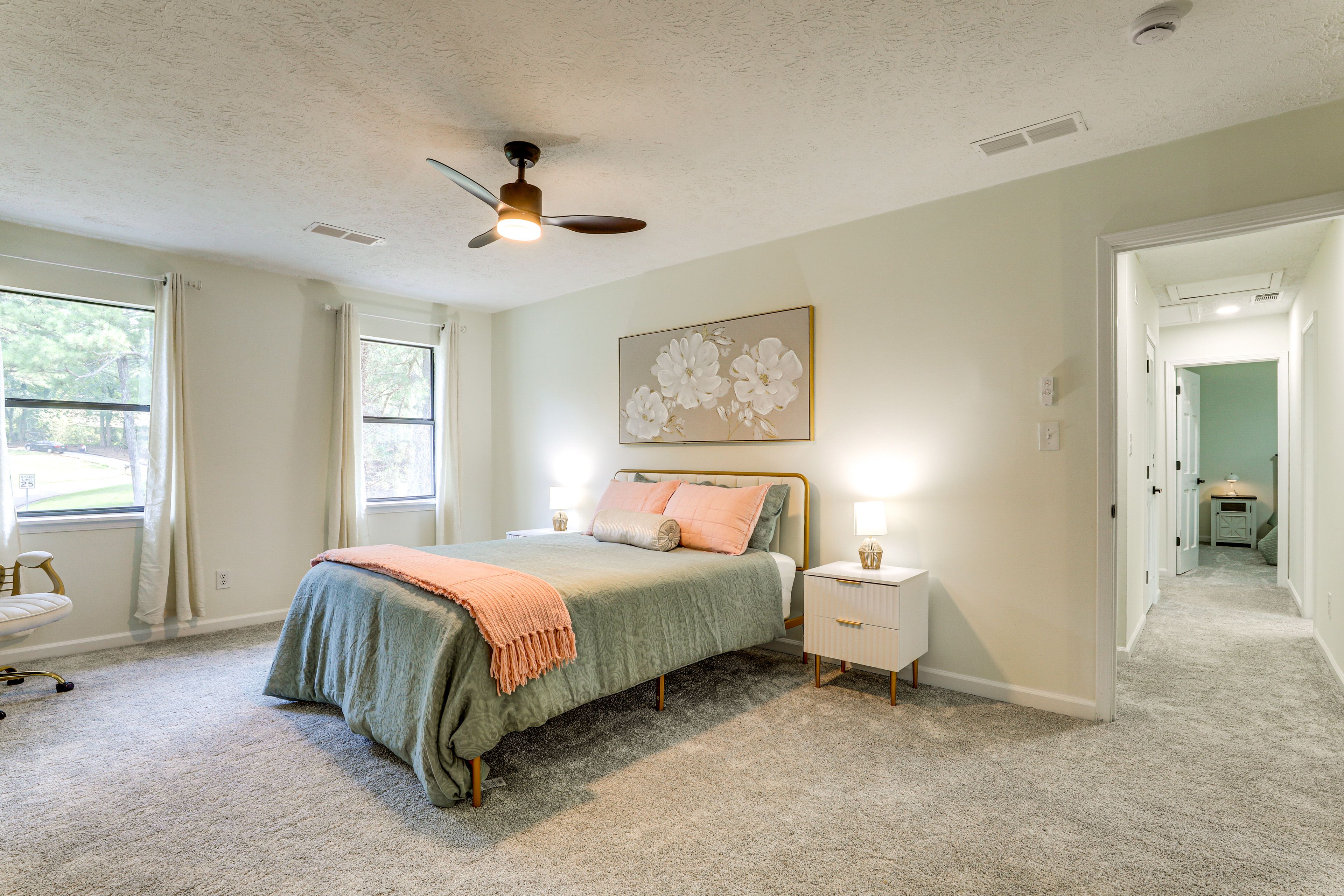 Bedroom 1 | Queen Bed | Smart TV | 2nd Floor