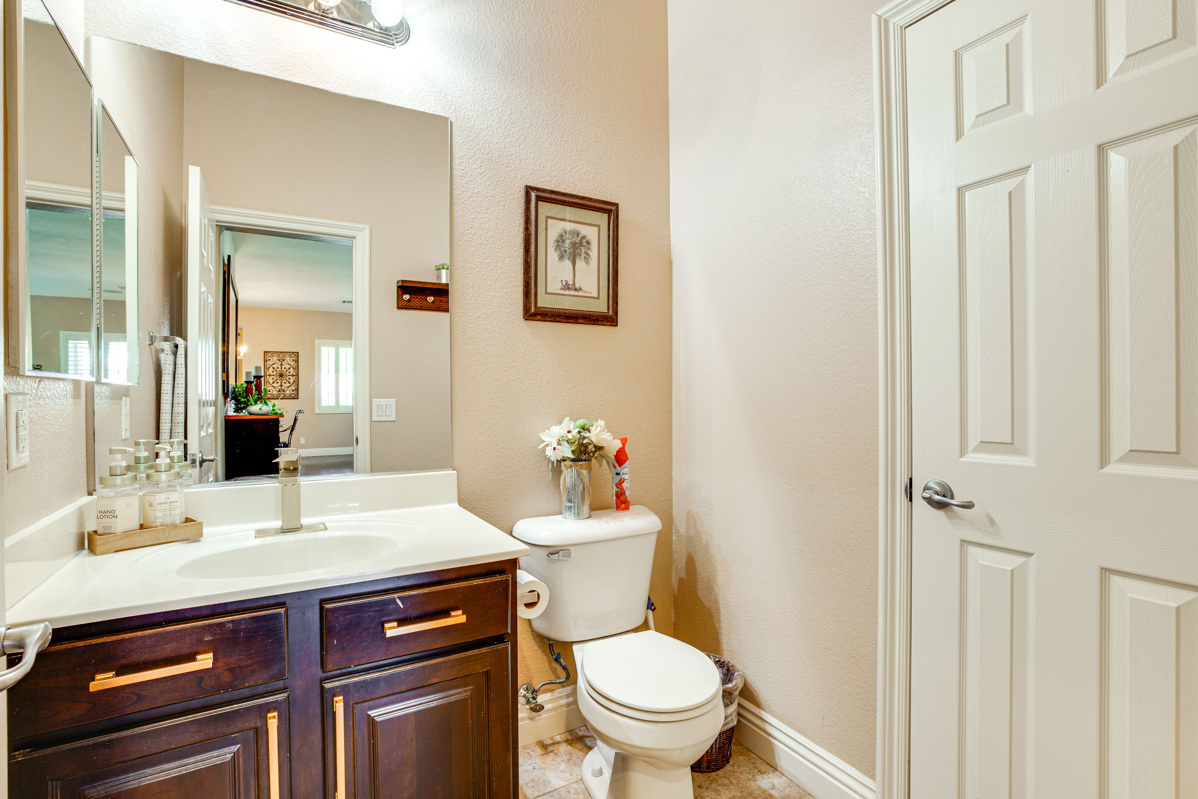 Half Bathroom | 1st Floor