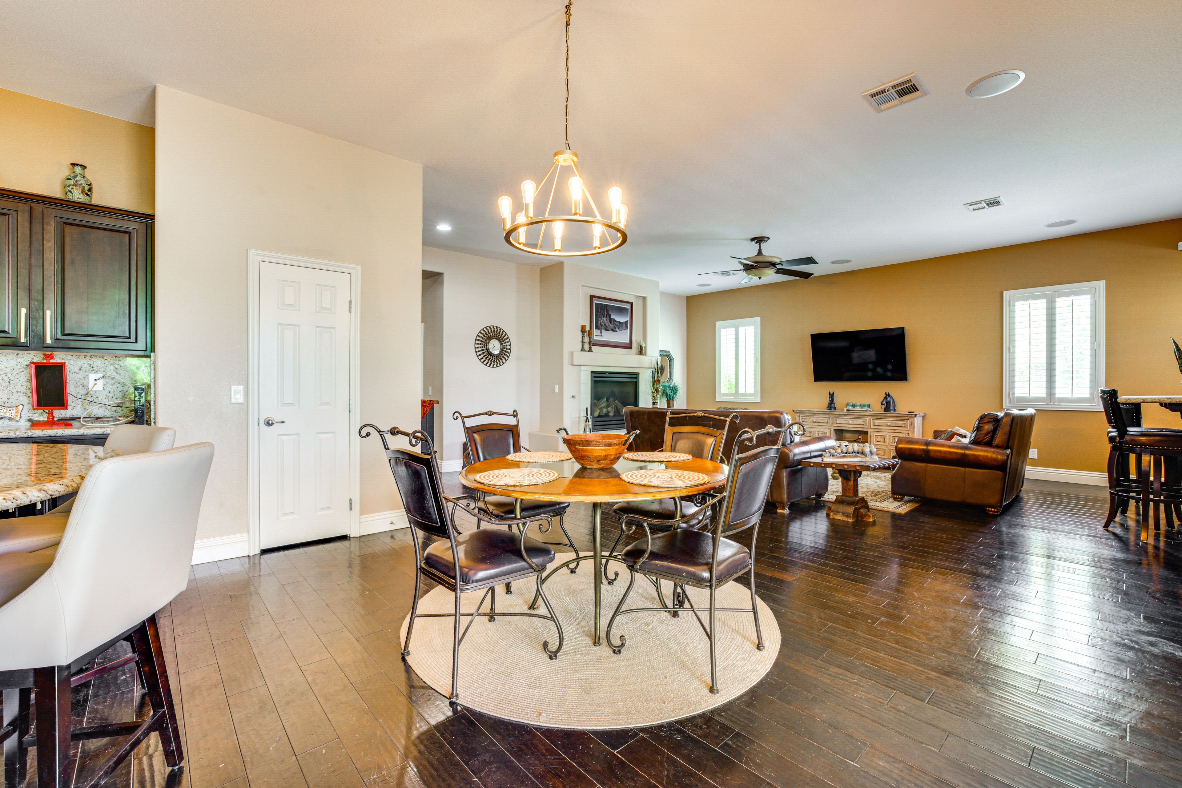 Dining Area | 1st Floor
