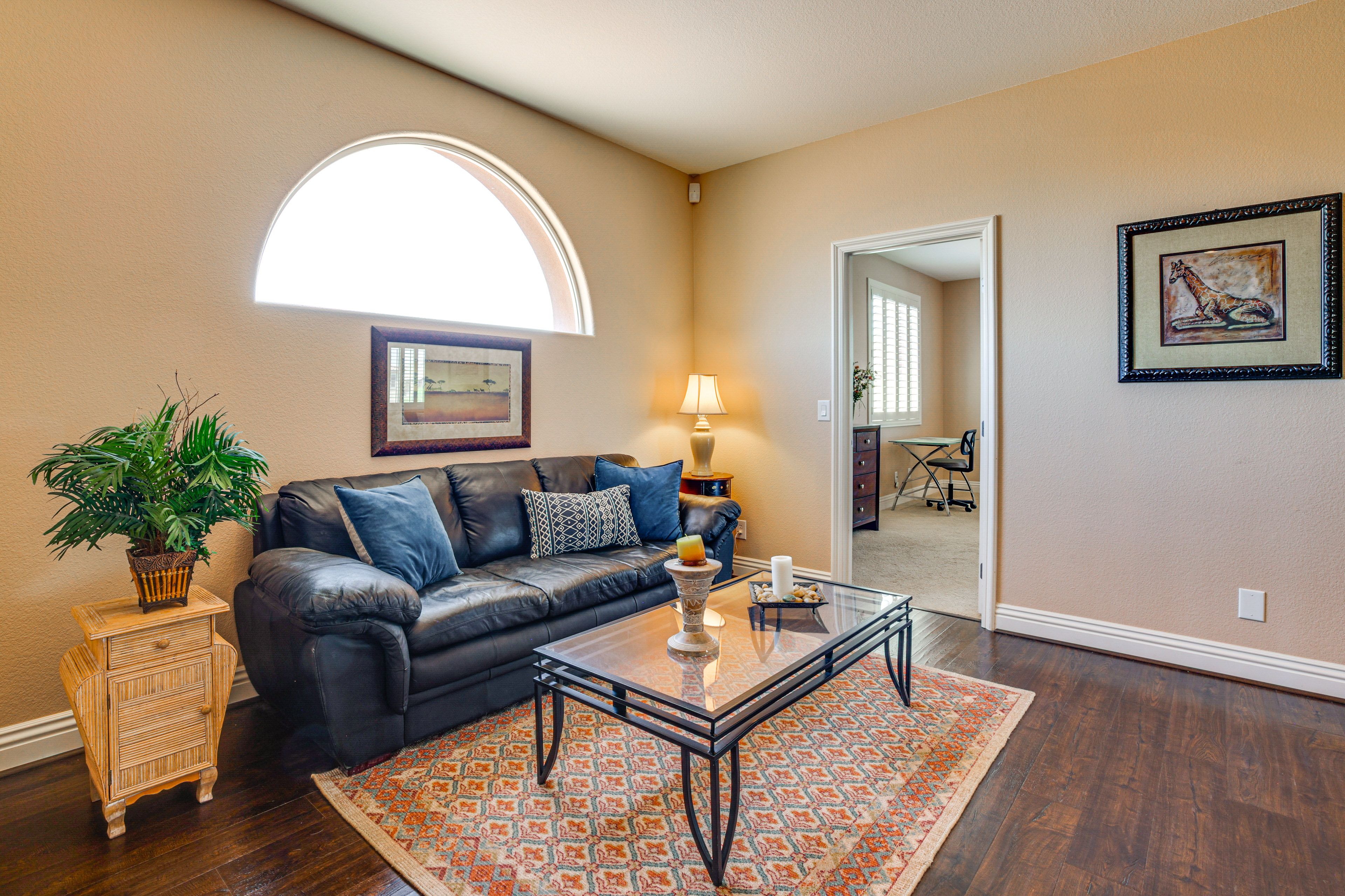Loft Sitting Area | 2nd Floor