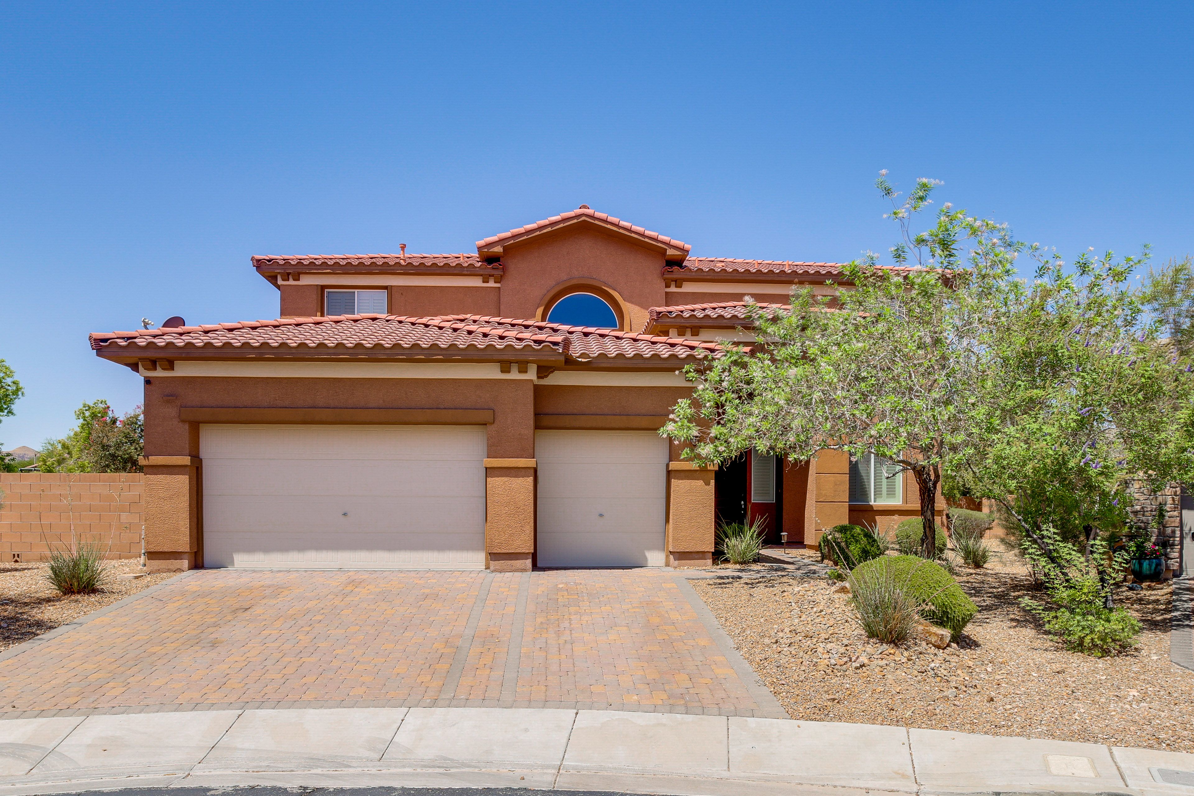 Exterior | Garage (2 Vehicles) | Driveway (3 Vehicles)