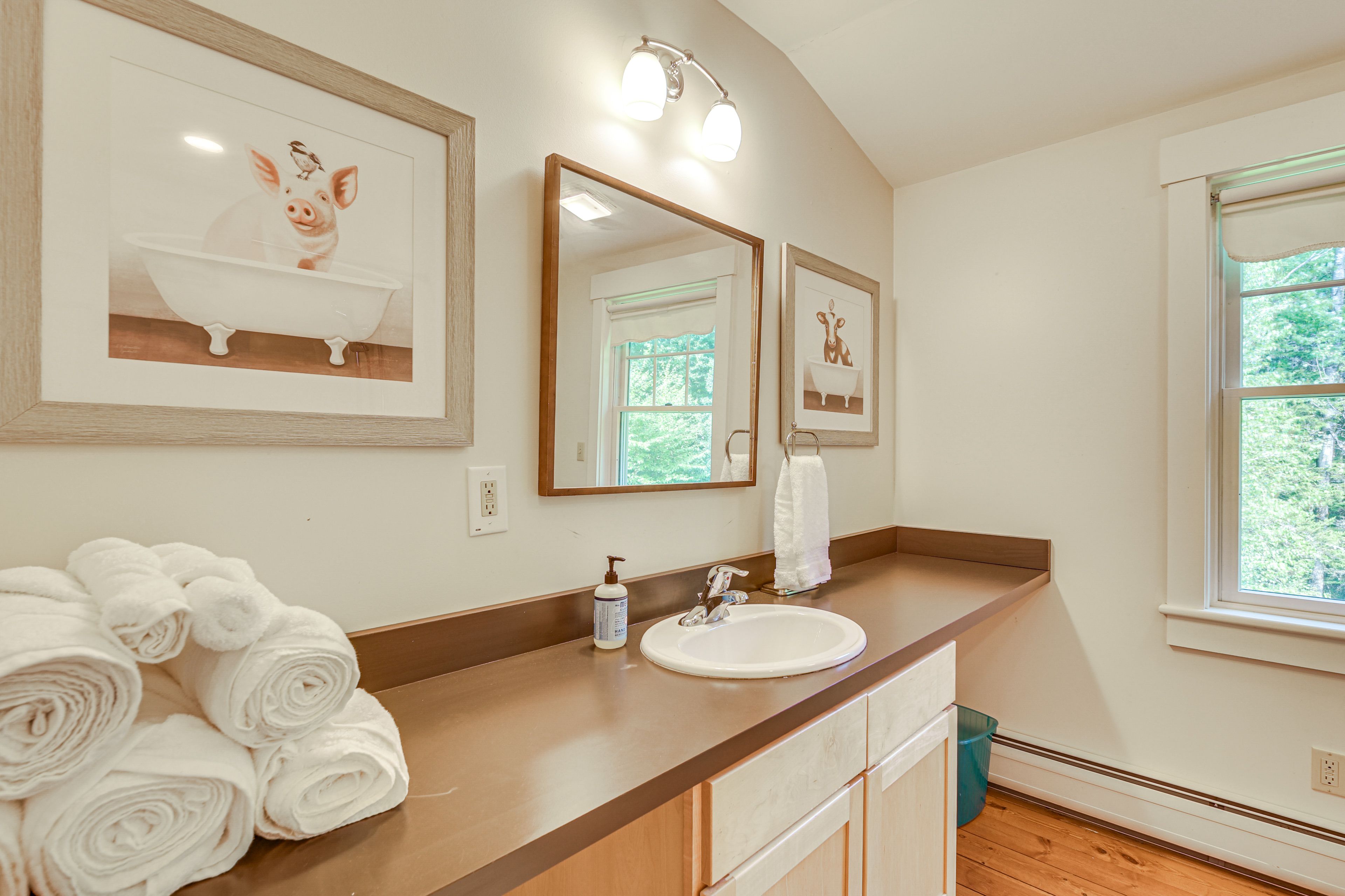 Full Bathroom | 2nd Floor