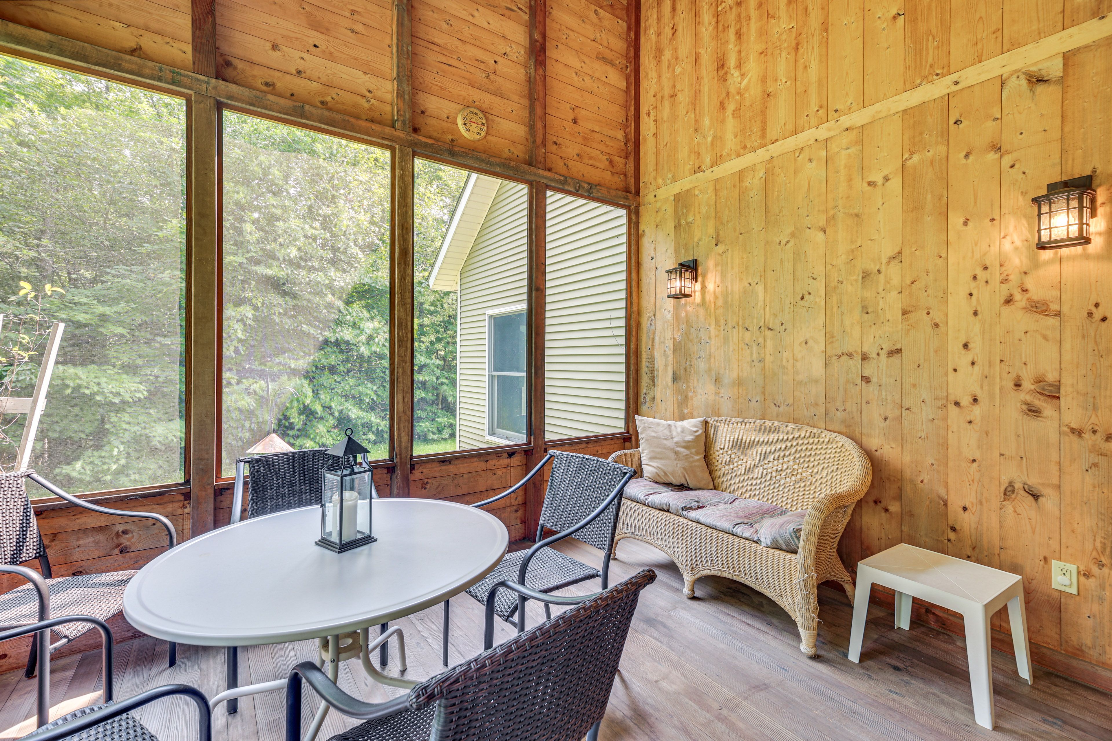 Screened-In Porch | 1st Floor