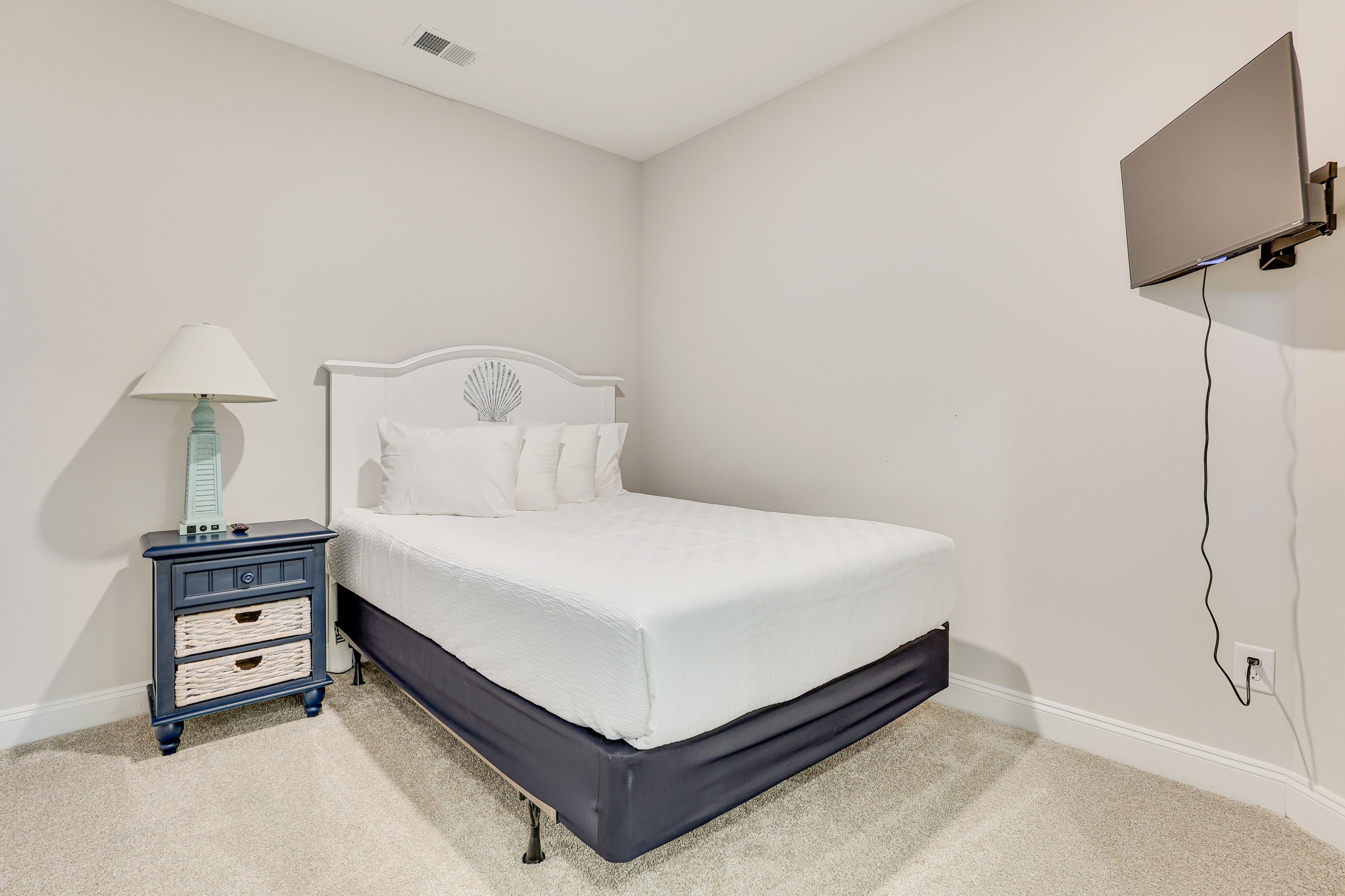 Bonus Room | Queen Bed