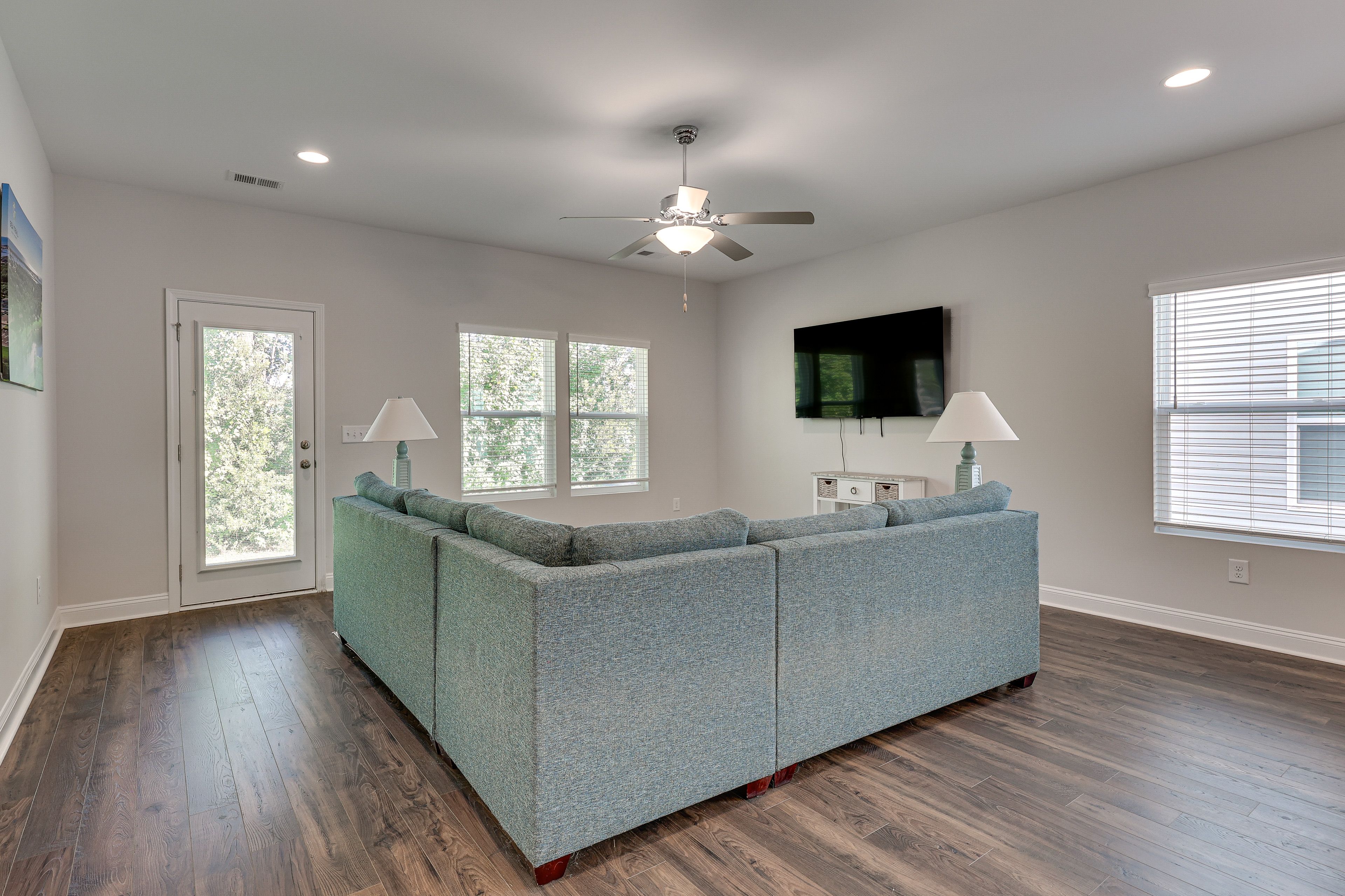 Living Room | Free WiFi | Smart TV