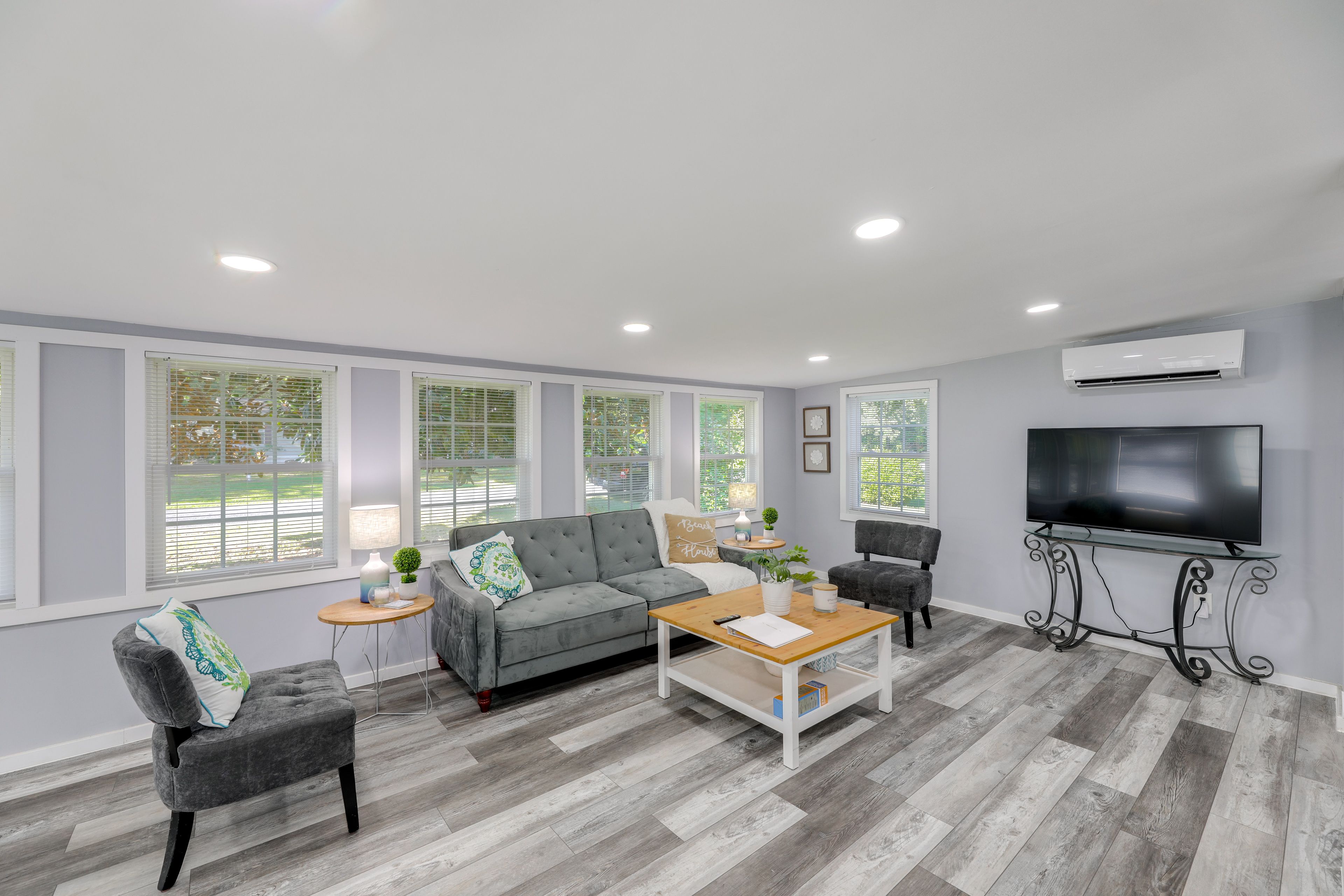 Living Room | Smart TV