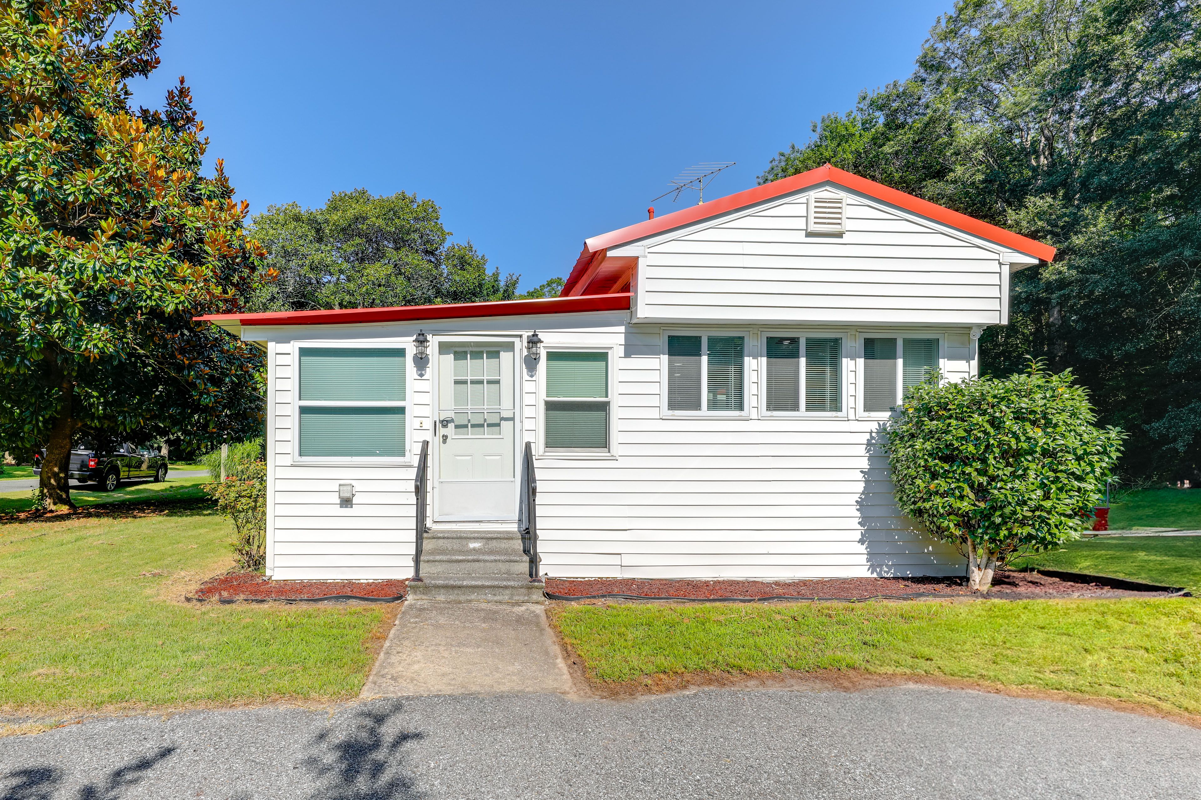 Parking | Driveway (4 Vehicles)