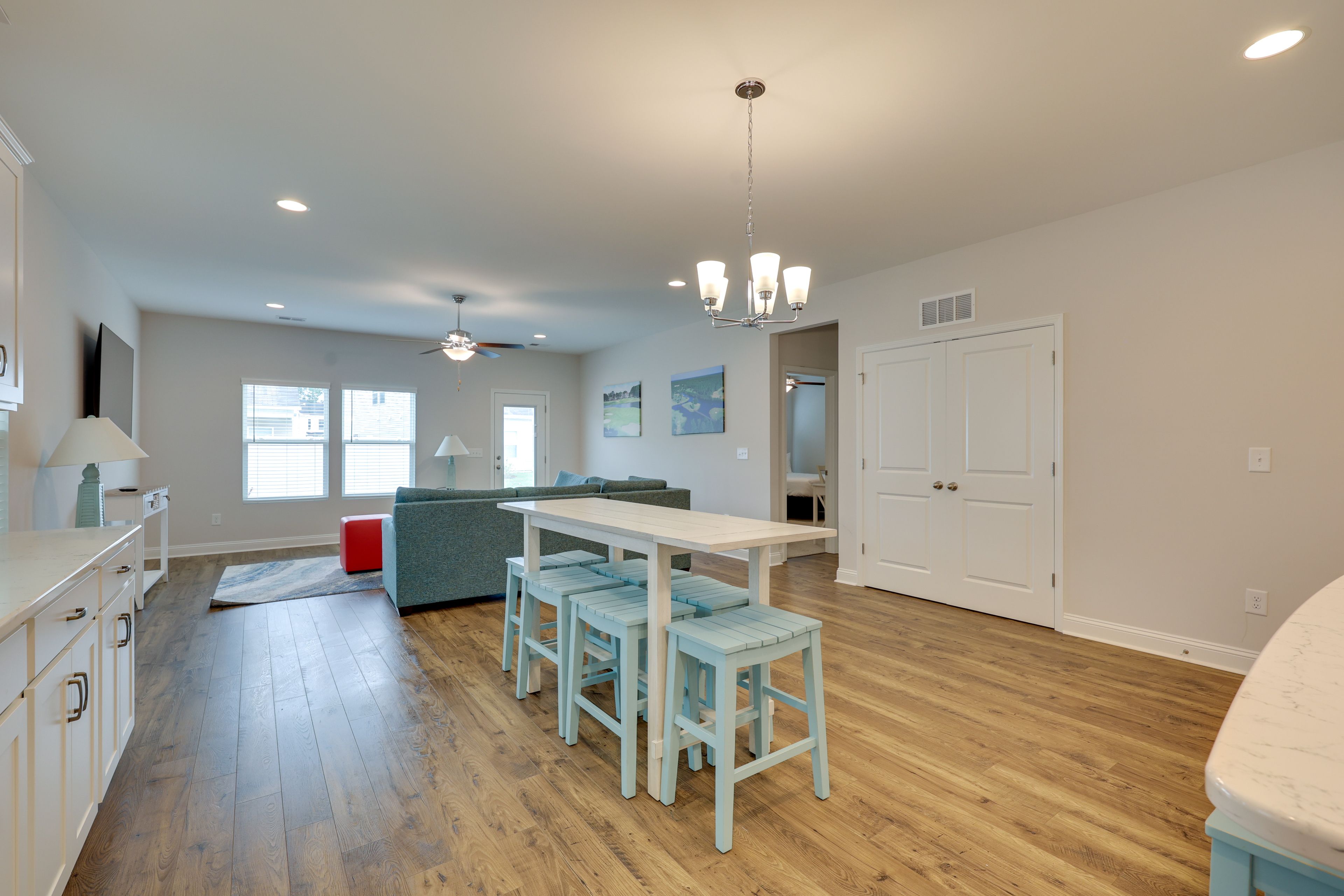 Dining Area | Dishware/Flatware Provided | 1st Floor