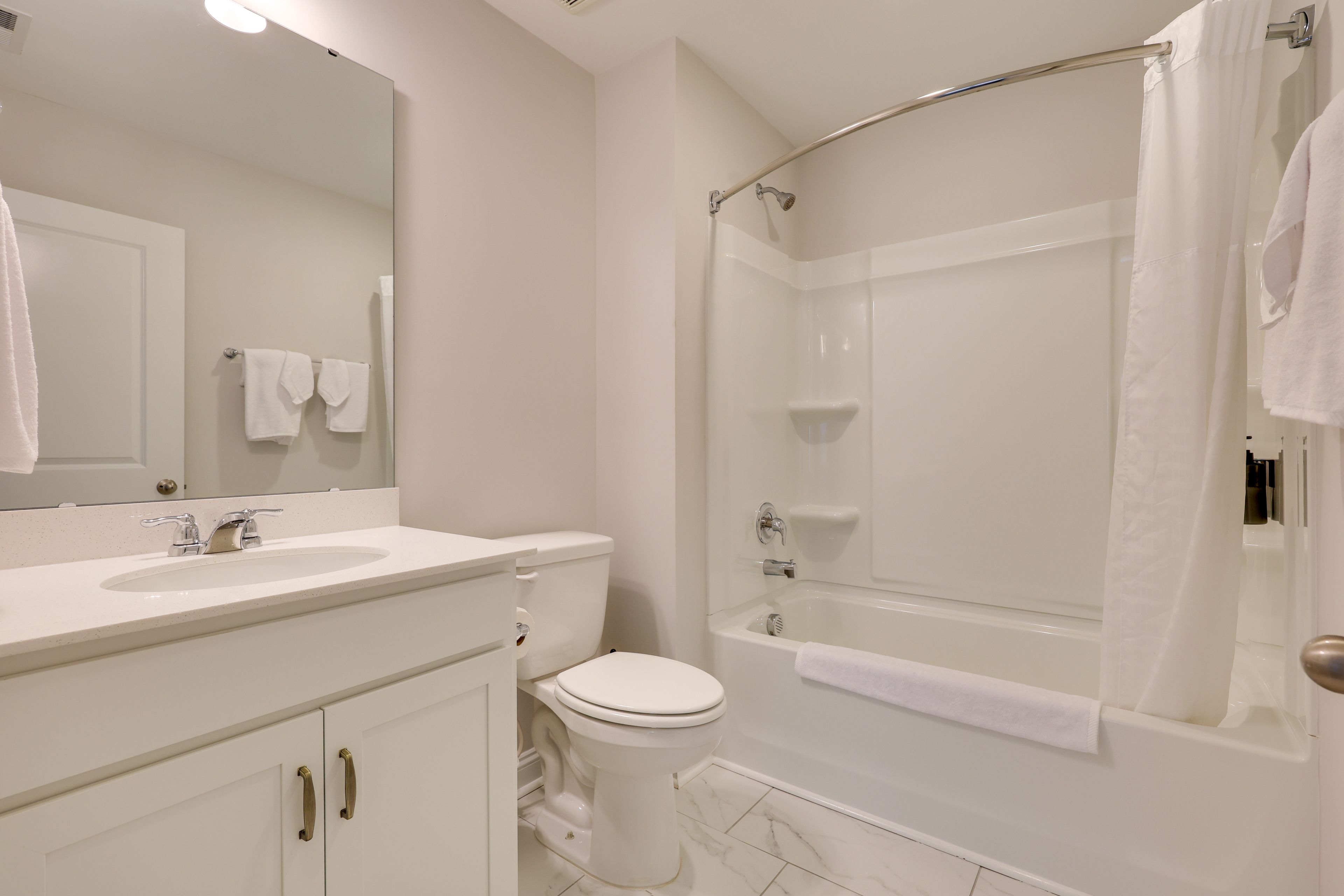 En-Suite Bathroom | 2nd Floor