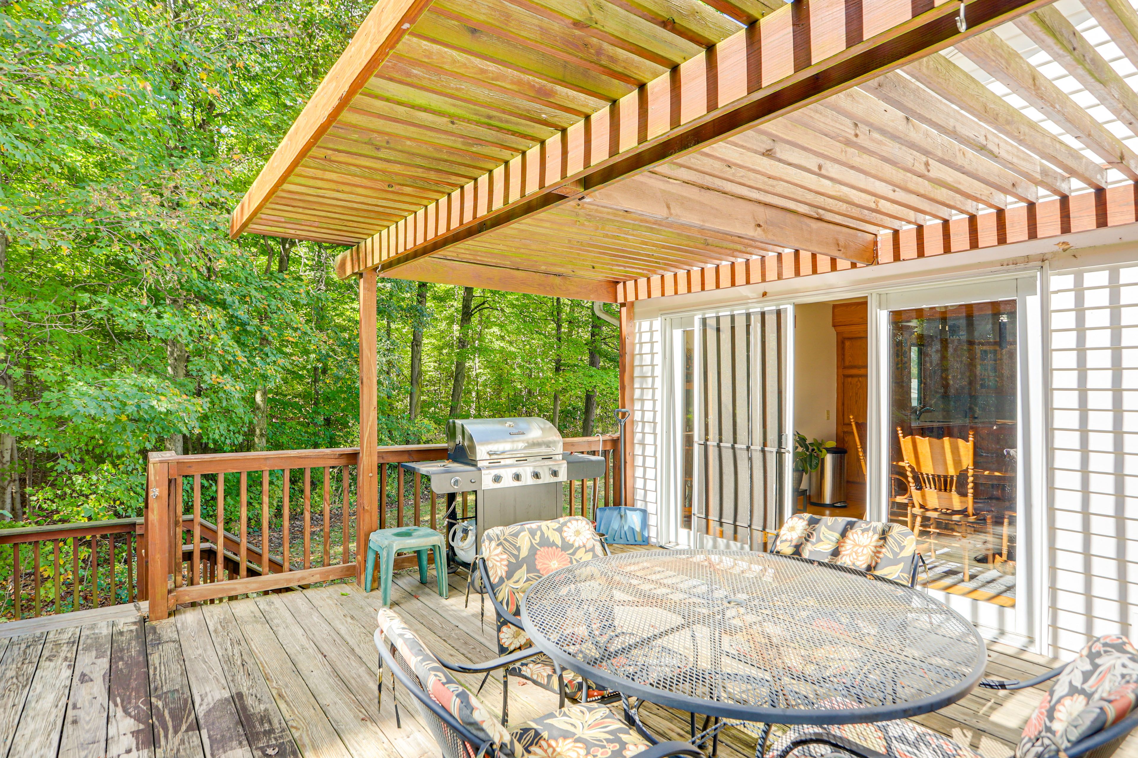 Deck | Dining Area | Gas Grill