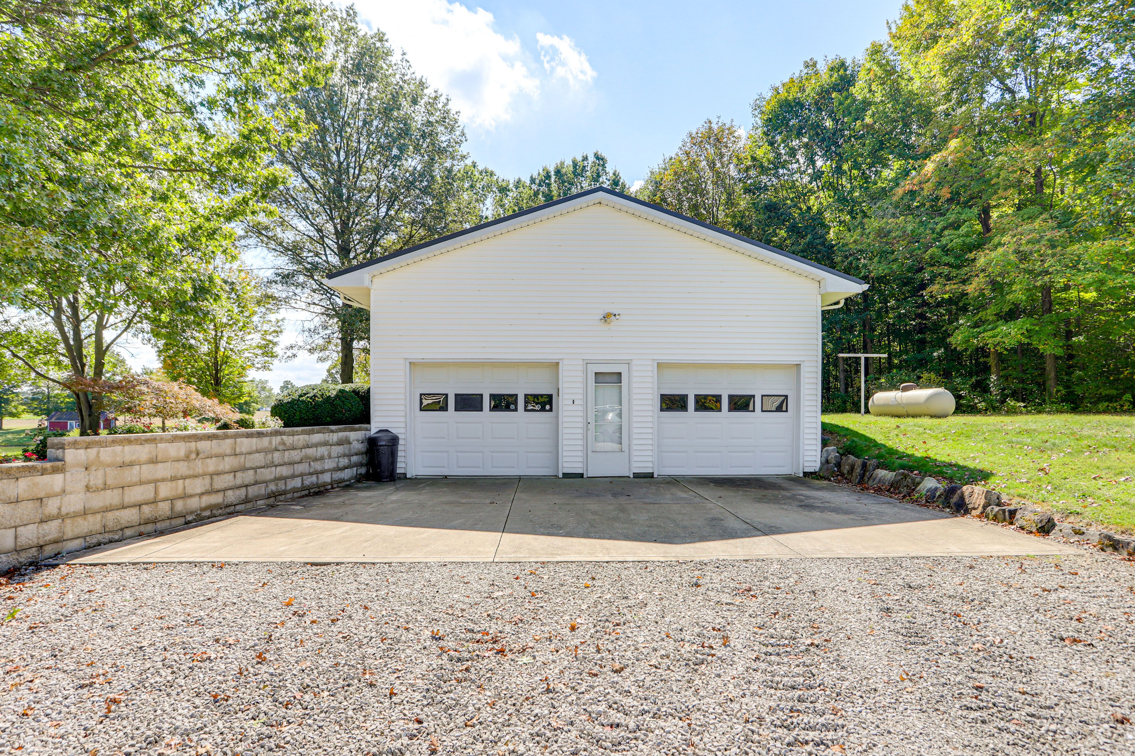 Parking | Garage (2 Vehicles) | Driveway (6 Vehicles)
