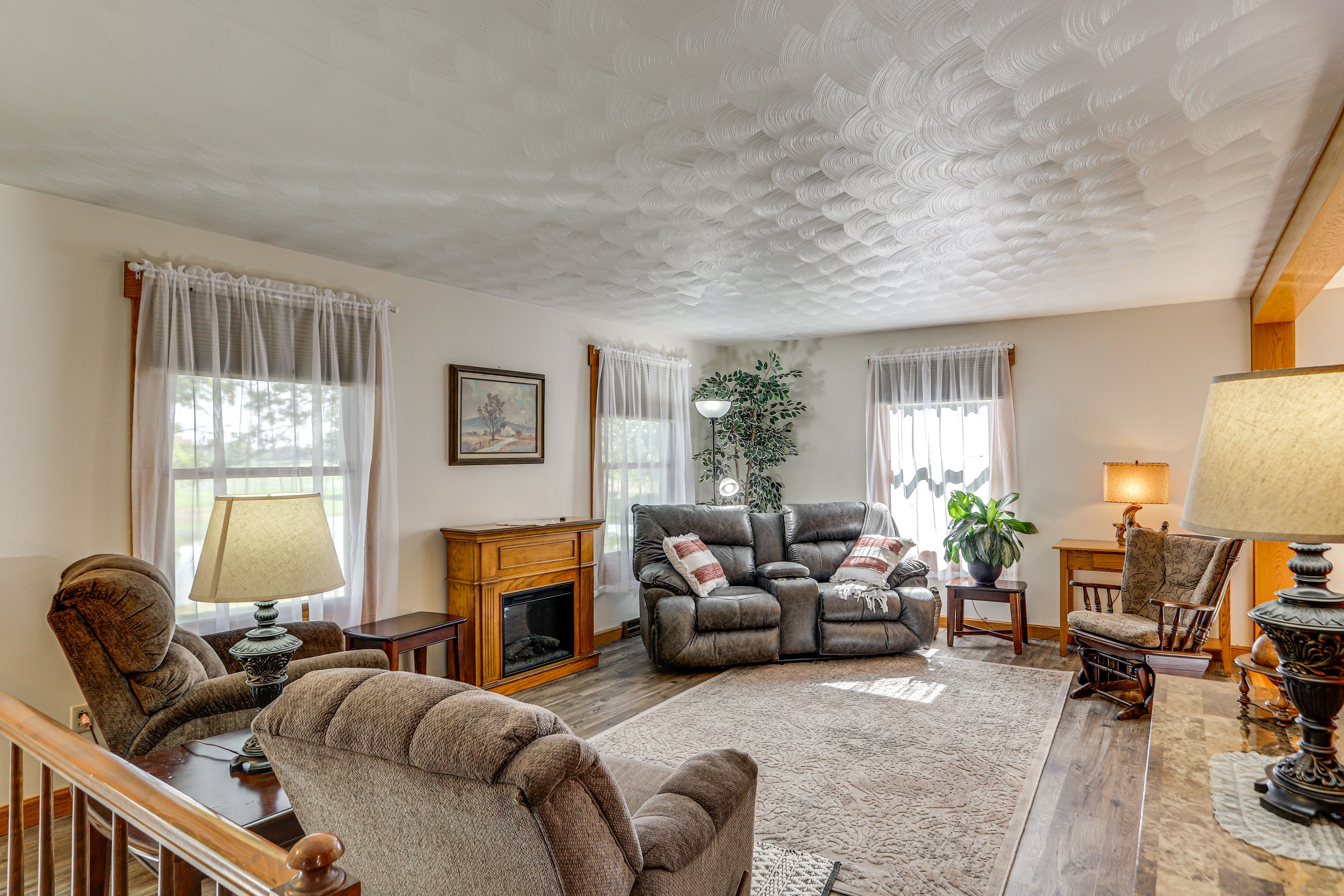 2-Story Home | Central A/C & Heating