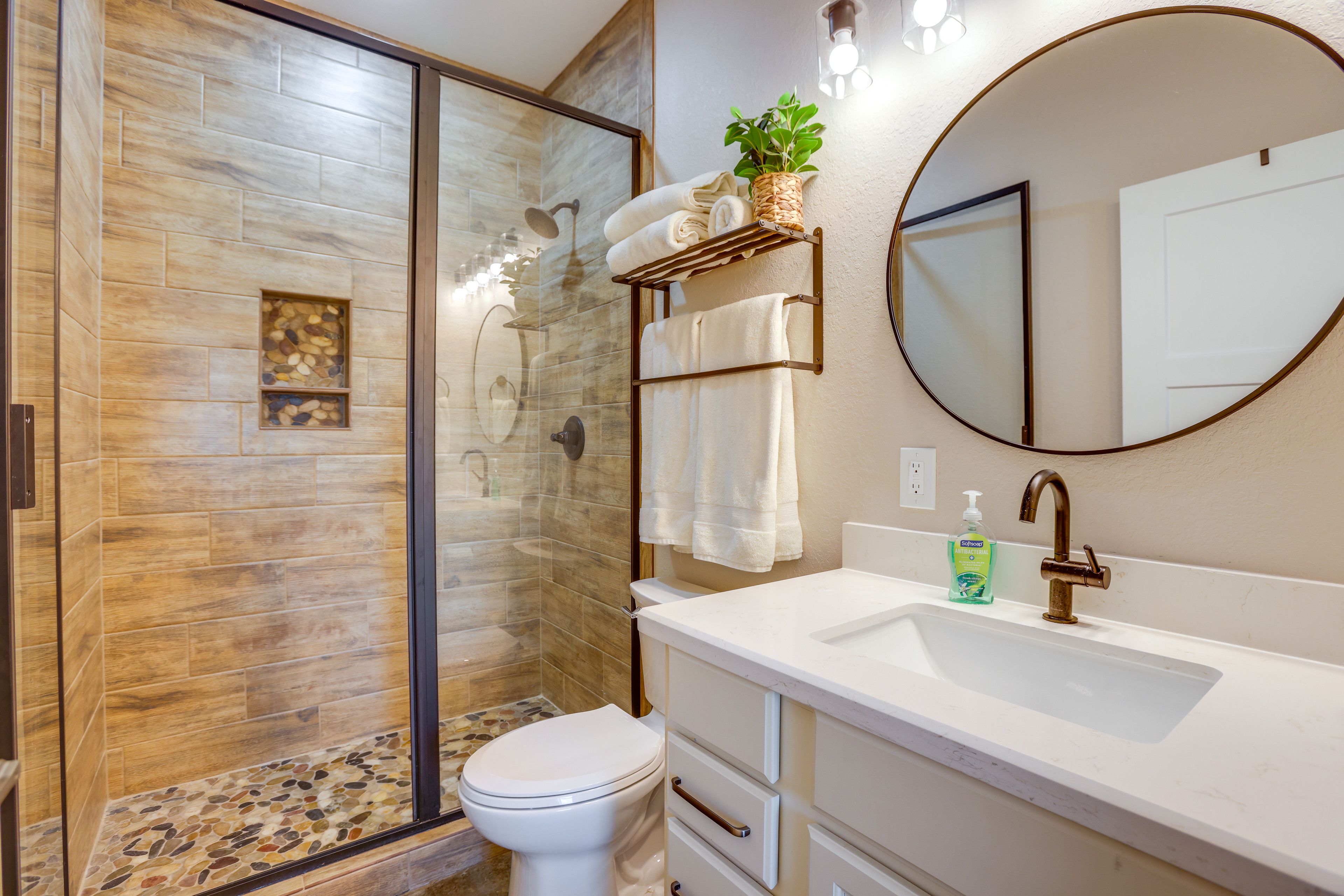 En-Suite Bathroom | Towels Provided
