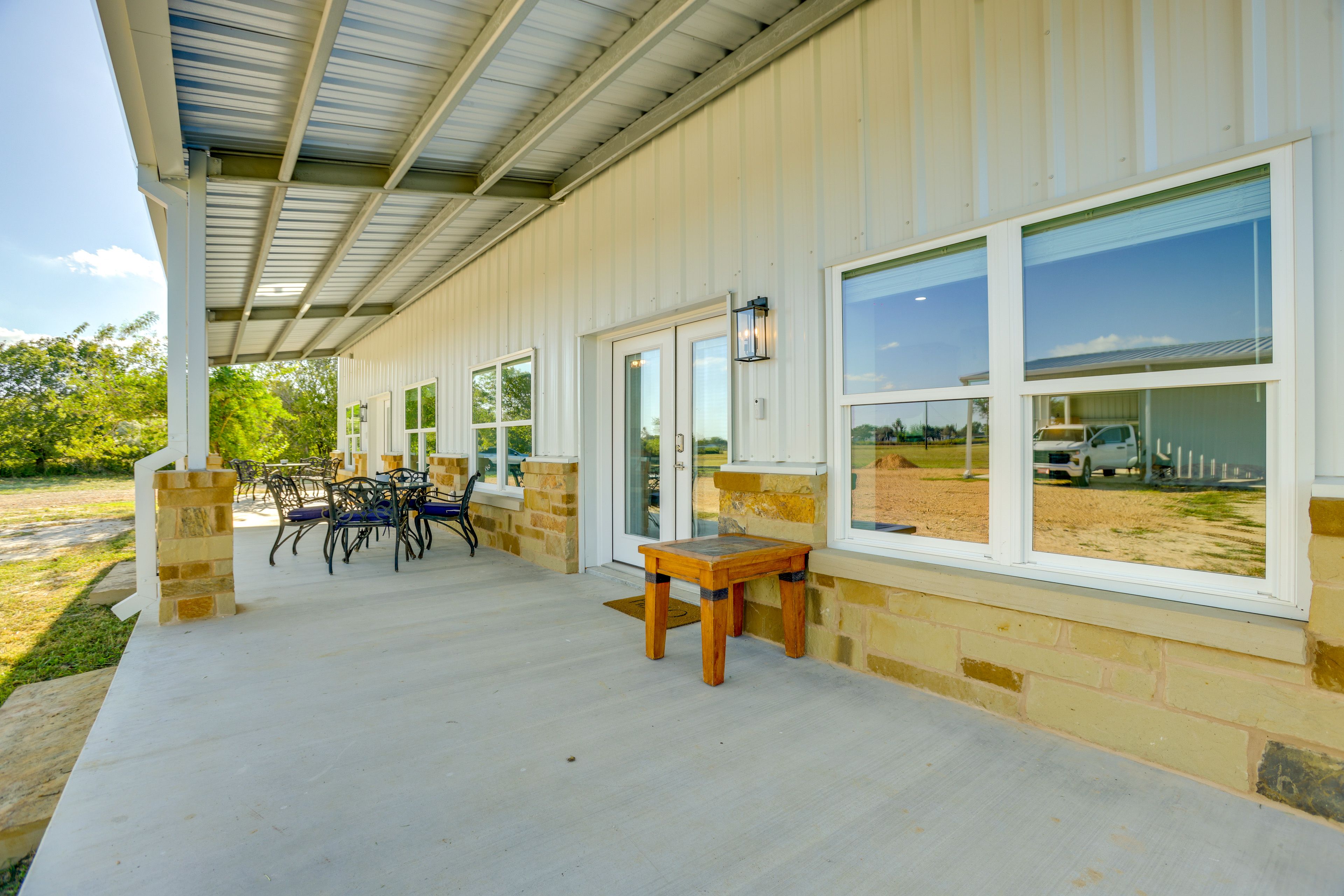 Shared Outdoor Space | Dining & Seating