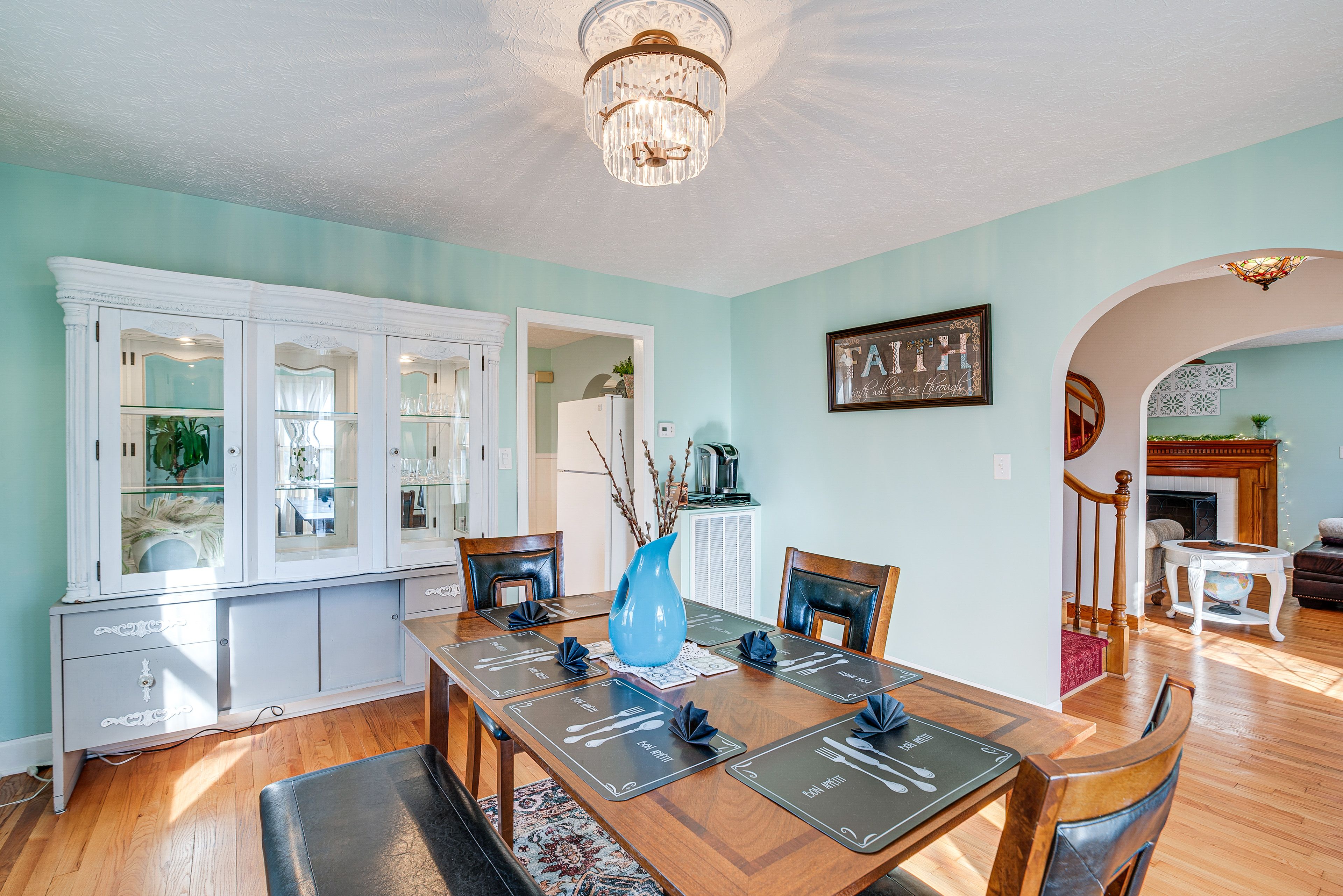 Dining Table | Dishware/Flatware