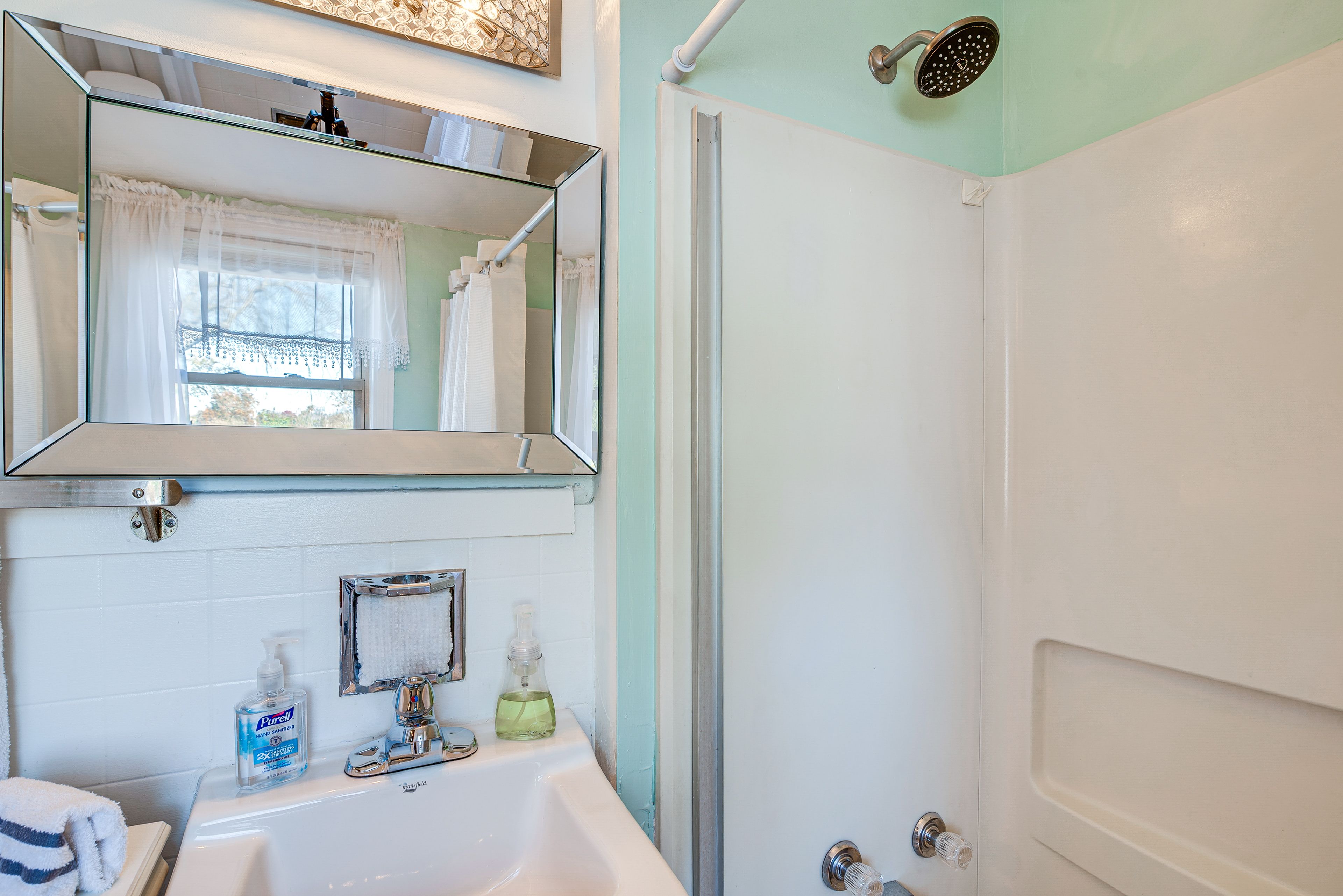 Full Bathroom | 2nd Floor