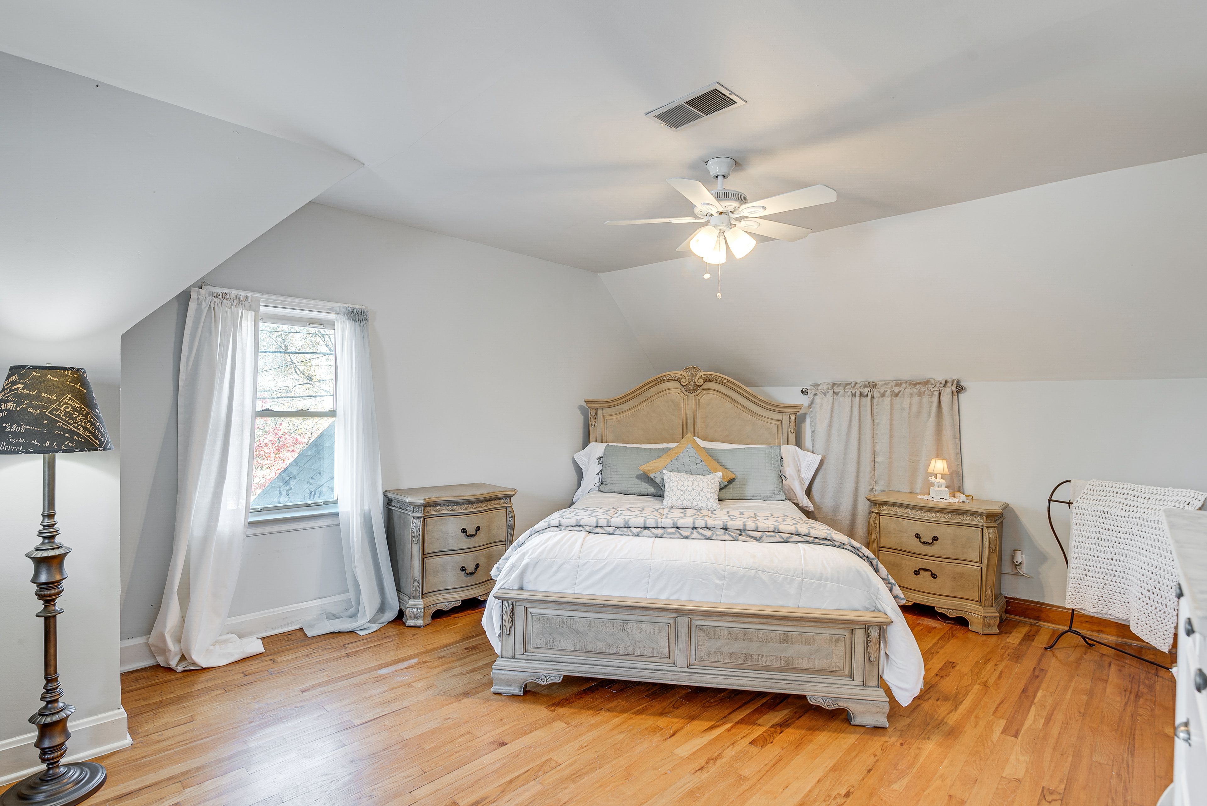 Bedroom 2 | Queen Bed | 2nd Floor