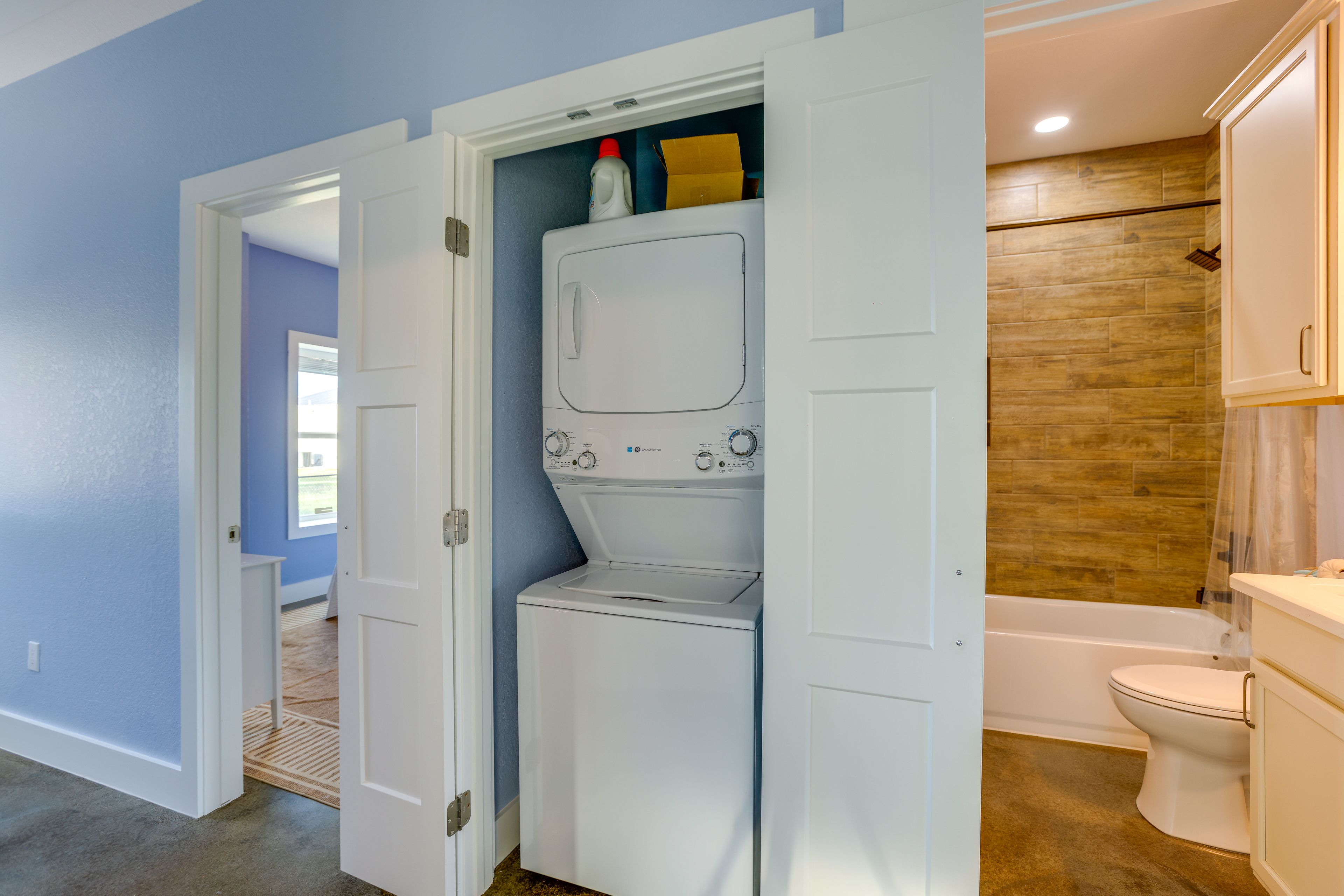 Laundry | Full Bathroom