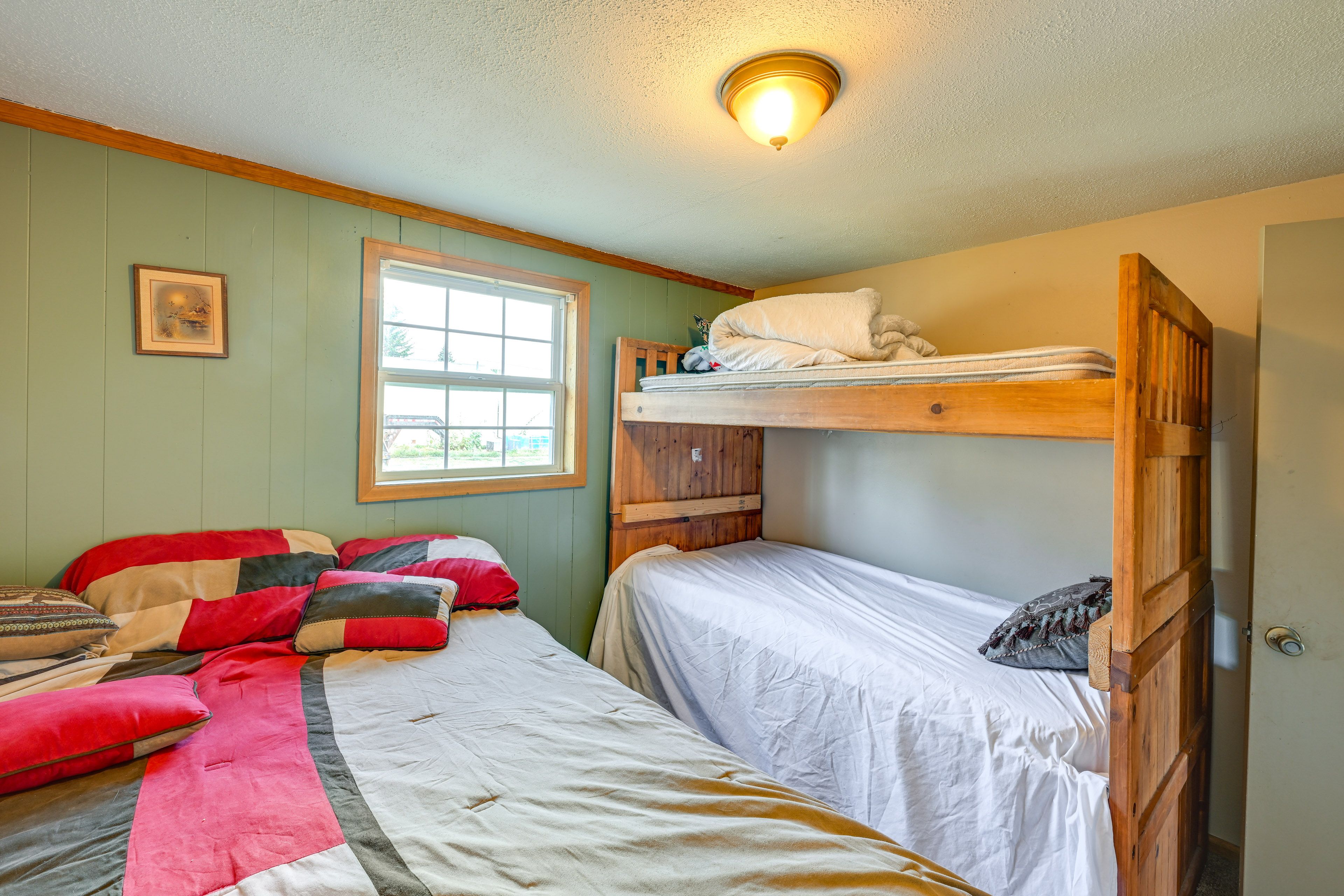 Bedroom 3 | Queen Bed | Twin Bunk Bed