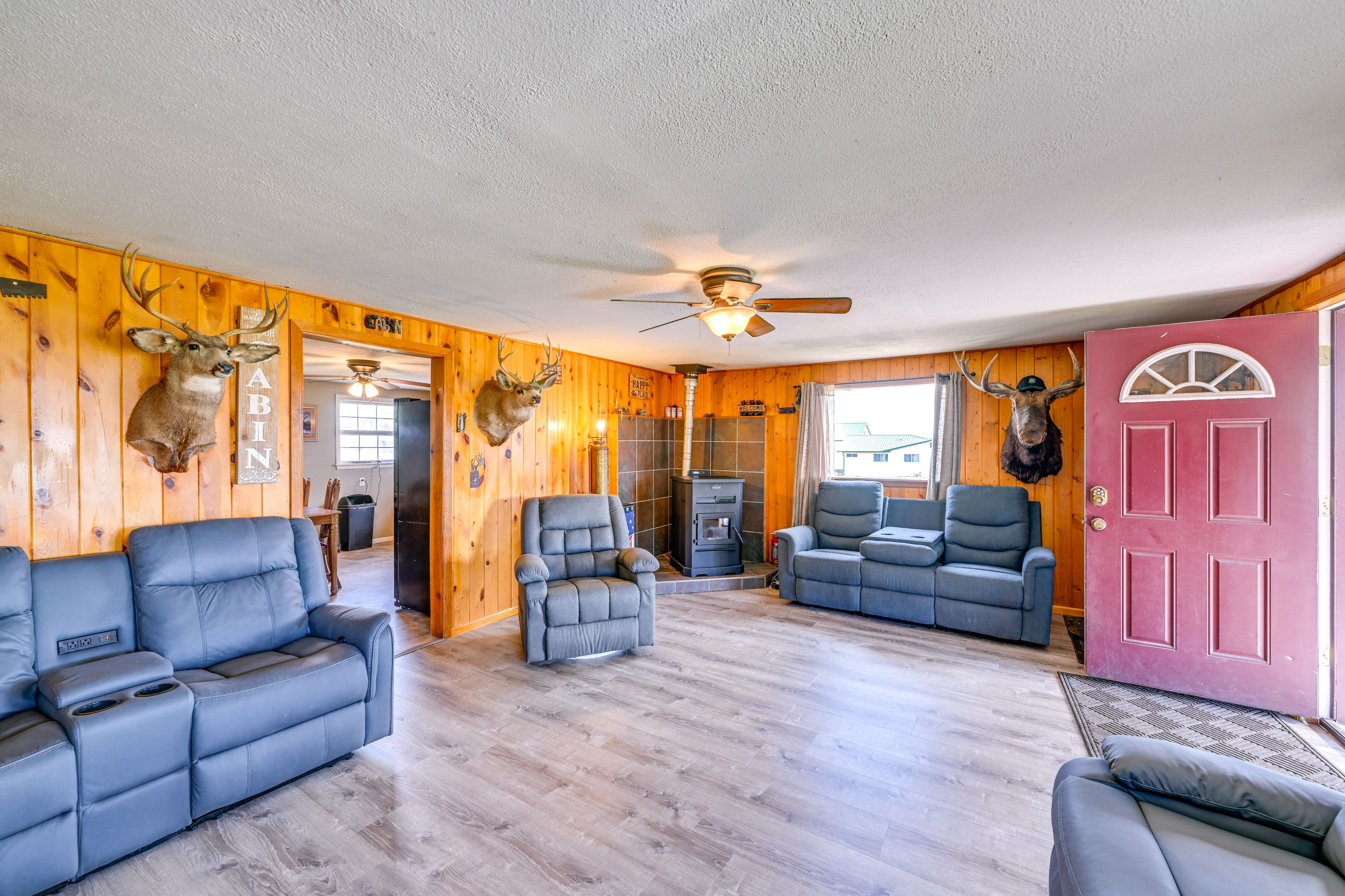 Living Room | Free WiFi | Smart TV