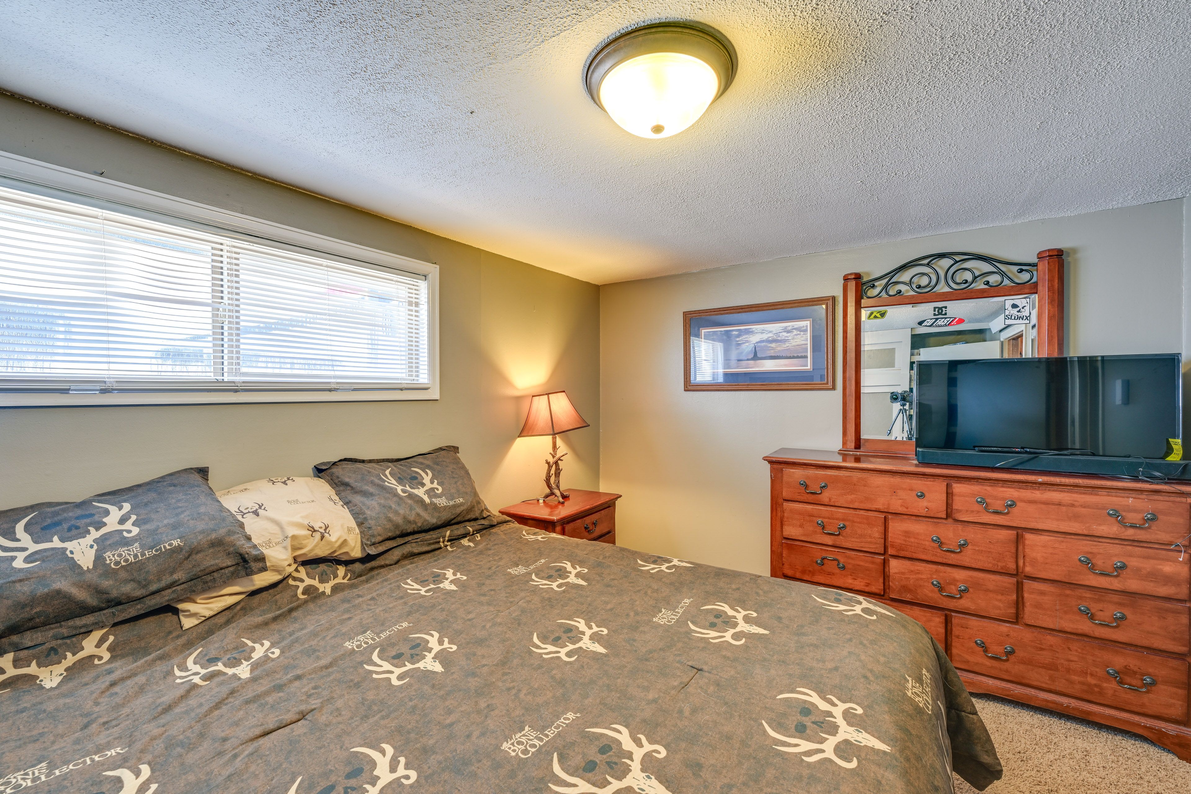 Bedroom 1 | King Bed | Linens Provided