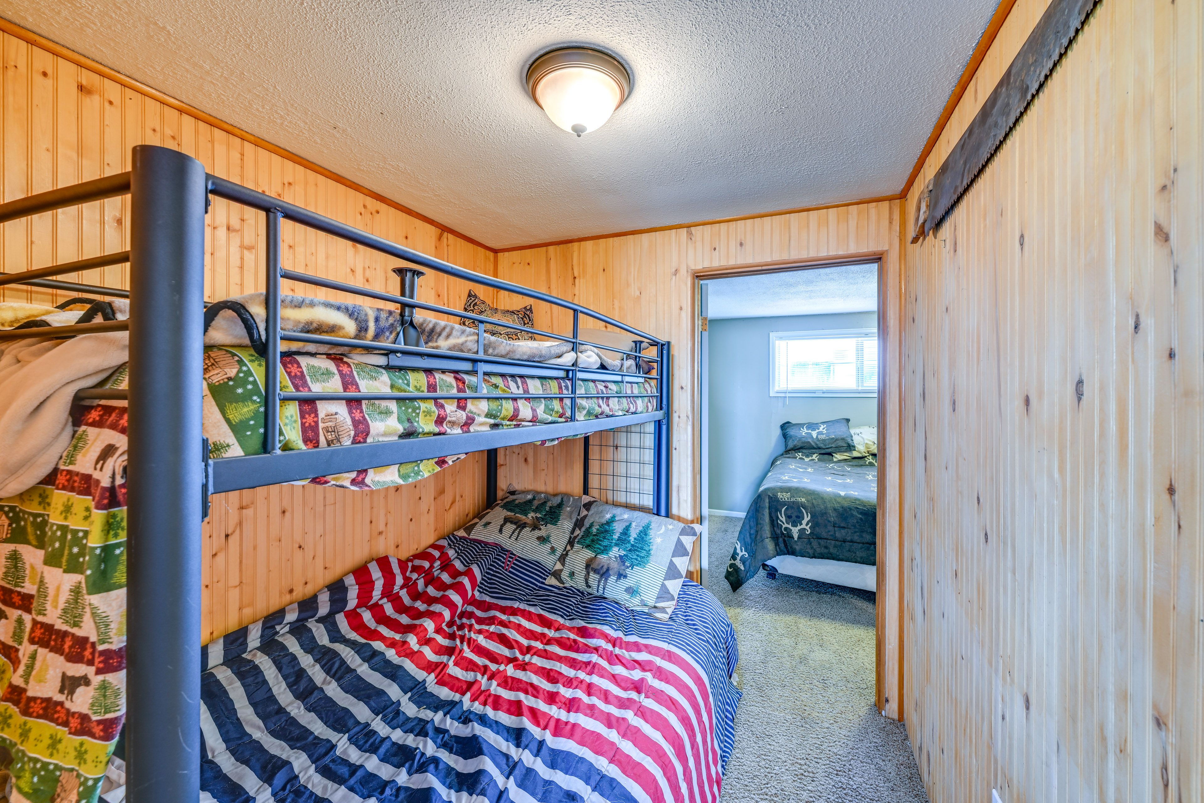 Bunk Room | Twin/Full Bunk Bed