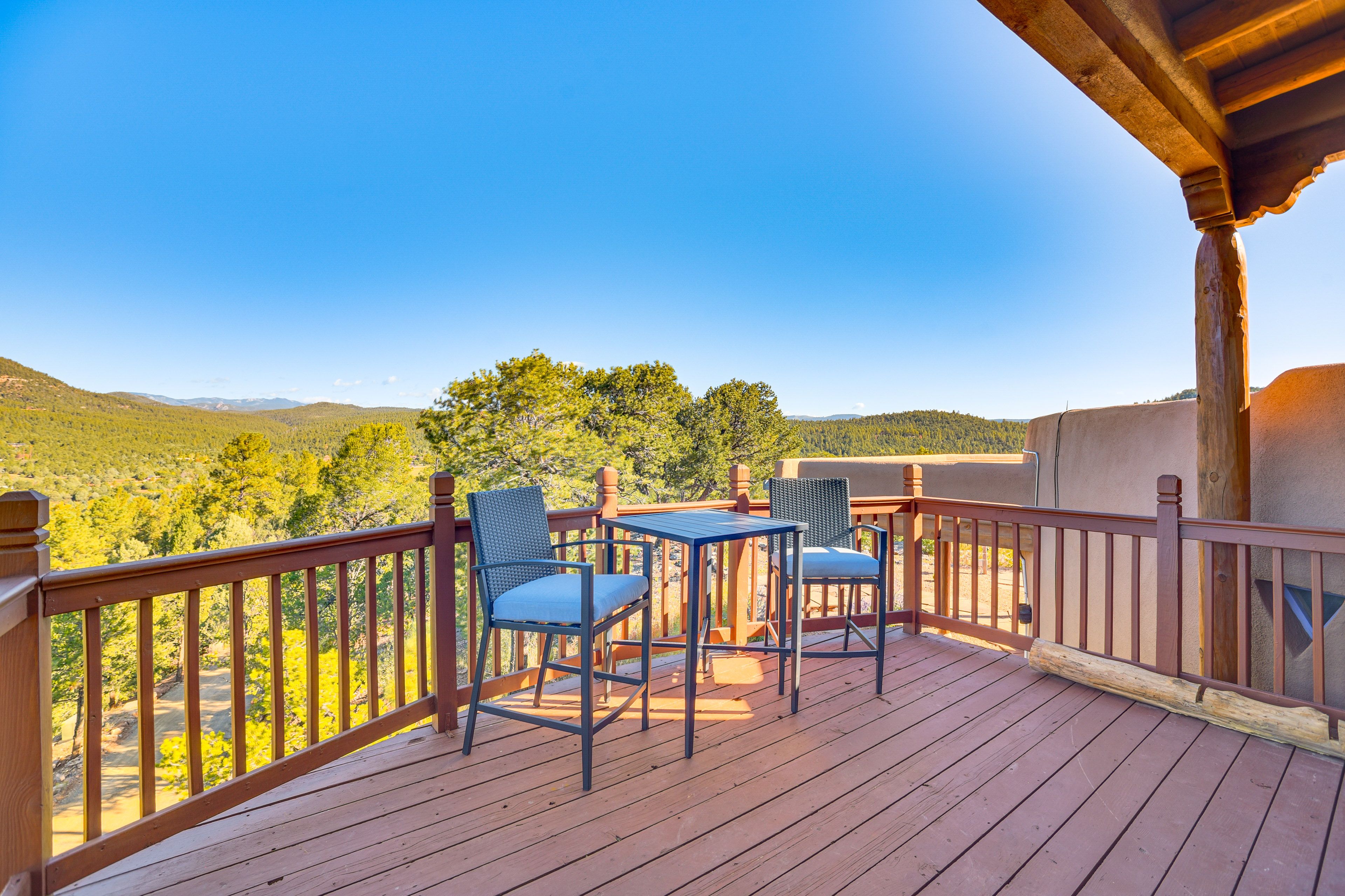 Glorieta Vacation Rental | 2BR | 2BA | 3 Steps to Enter | 2,943 Sq Ft