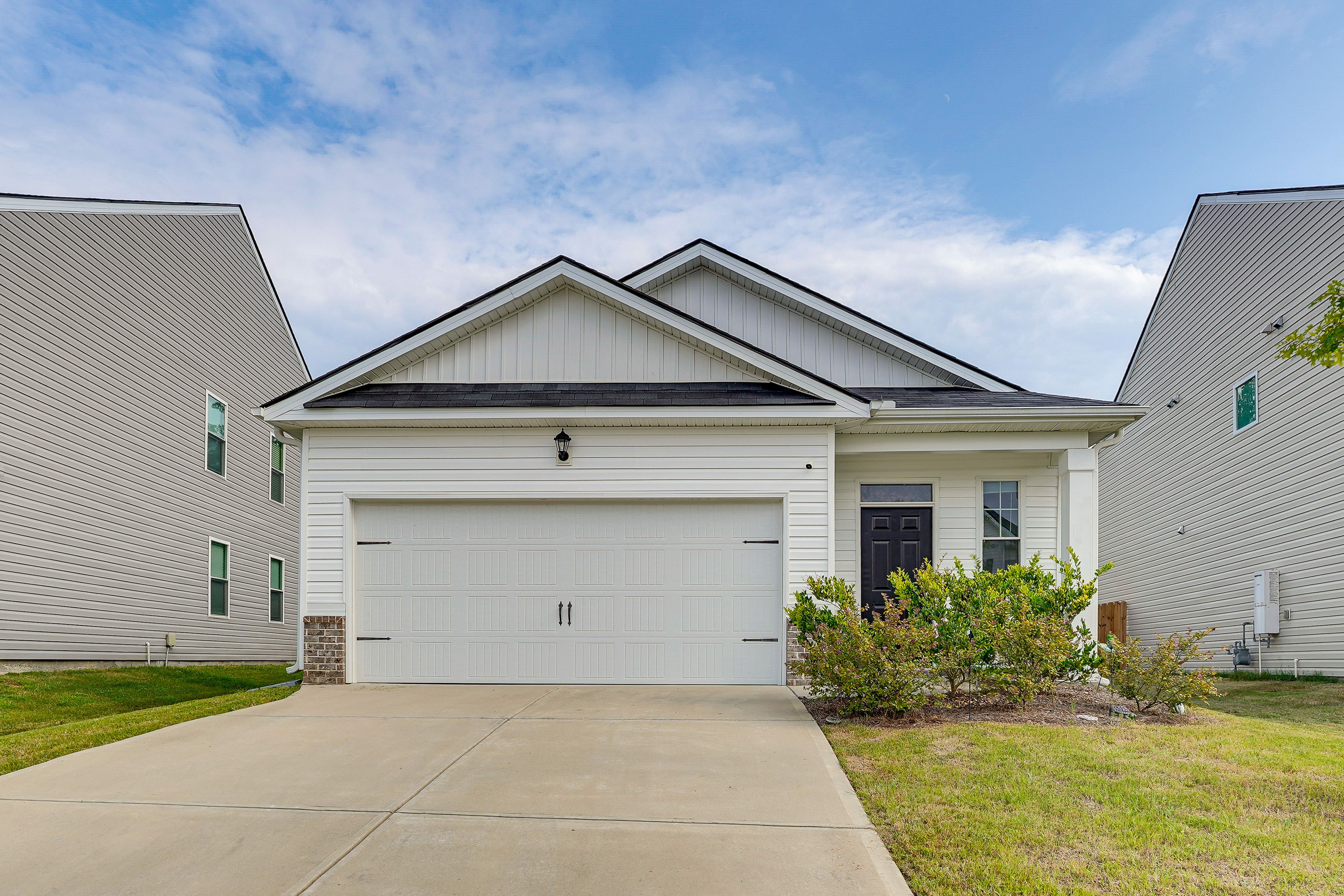 Parking | Garage (2 Vehicles) | Driveway (2 Vehicles)