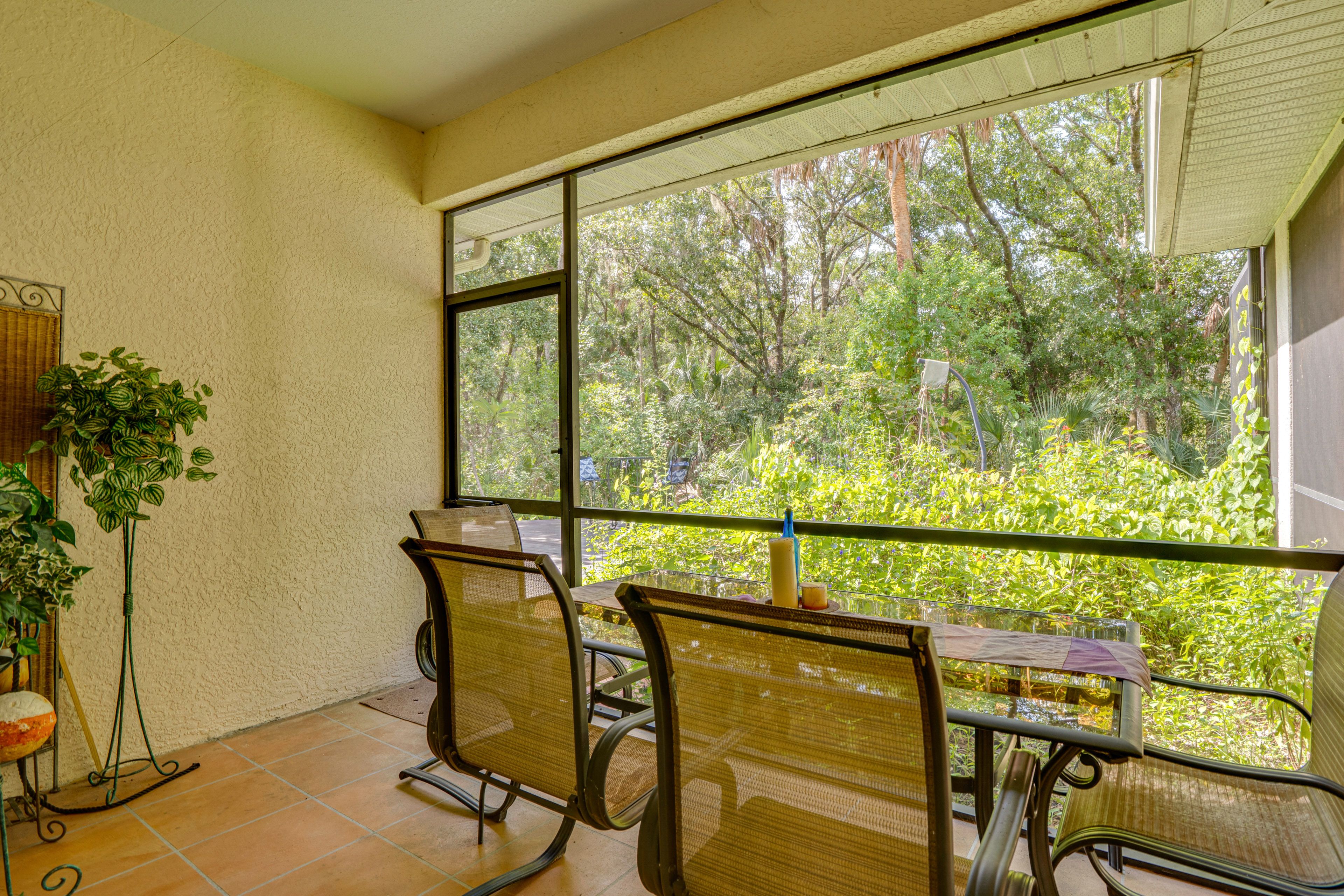 Screened Patio | Outdoor Seating