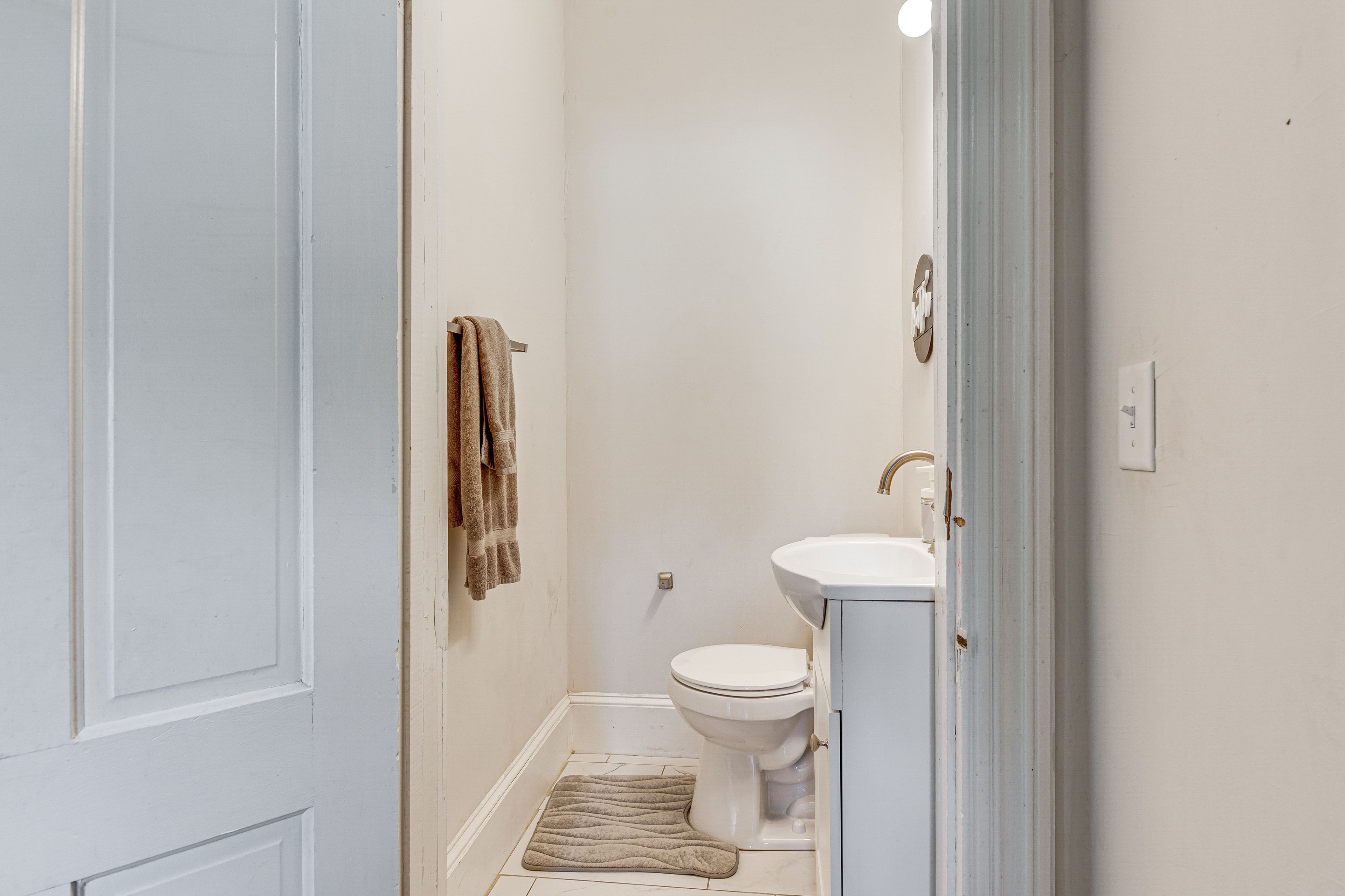Half Bathroom | Main Level