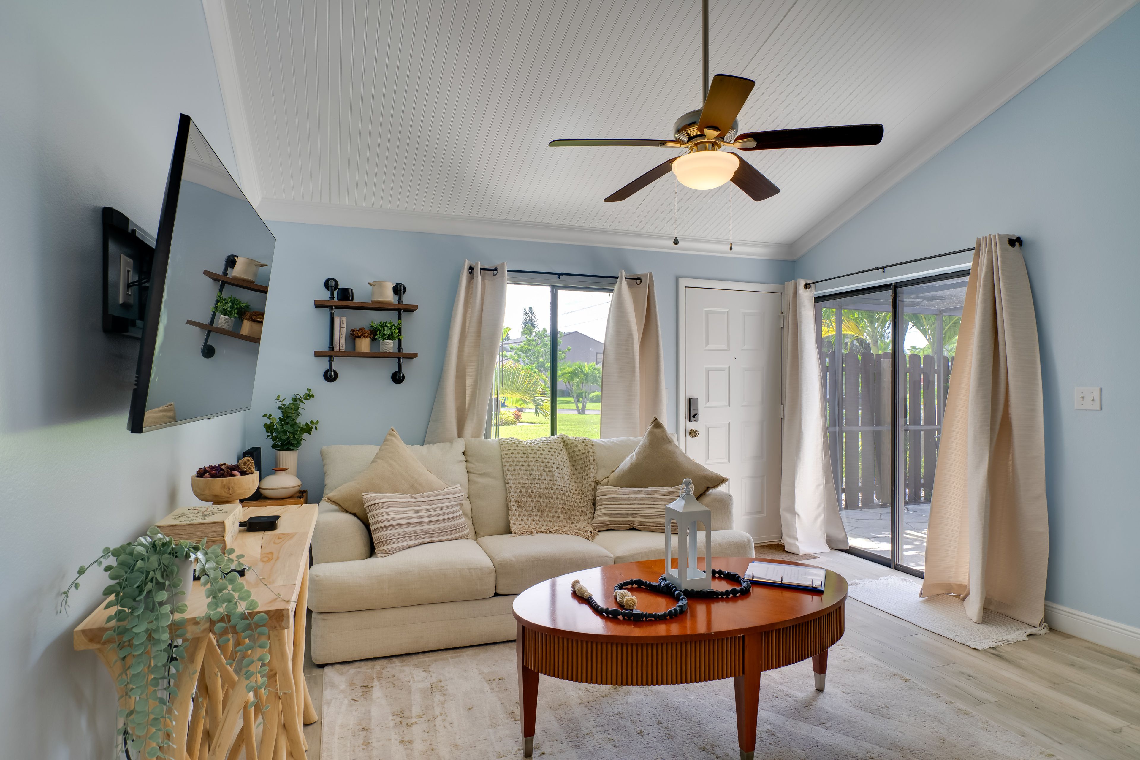 Living Room | Smart TV | Central A/C | 1st Floor