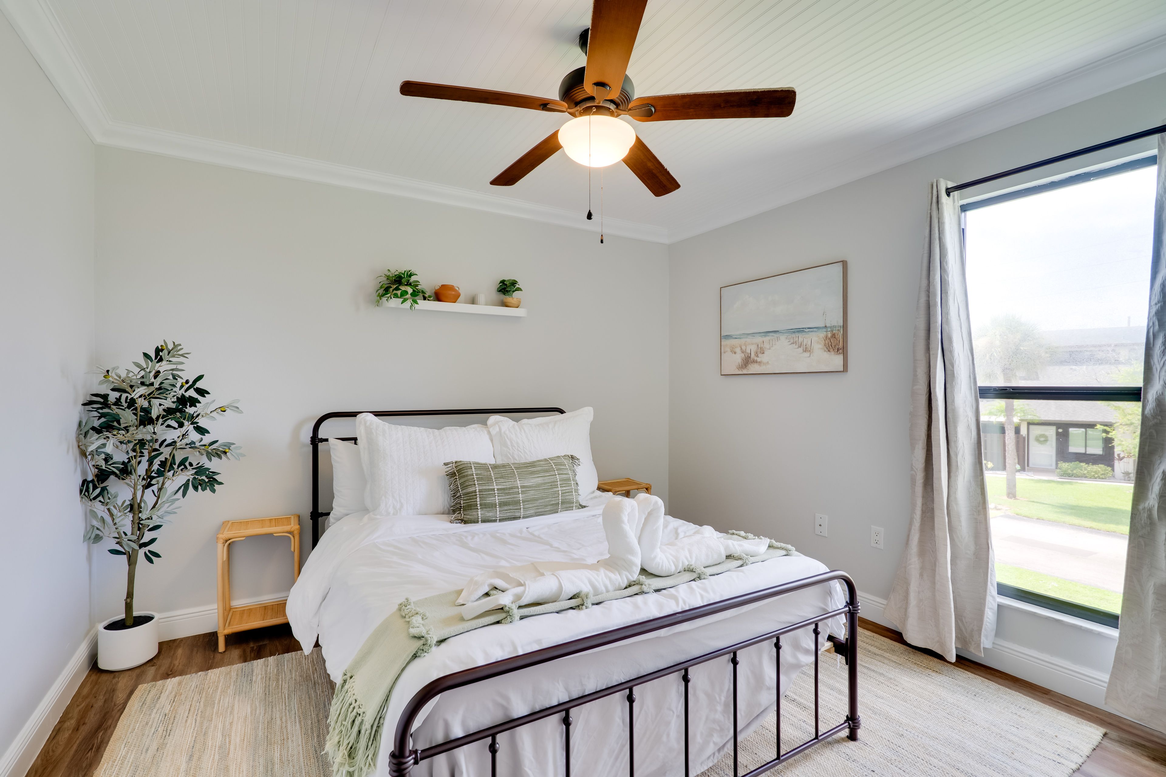Bedroom 2 | Queen Bed | 2nd Floor