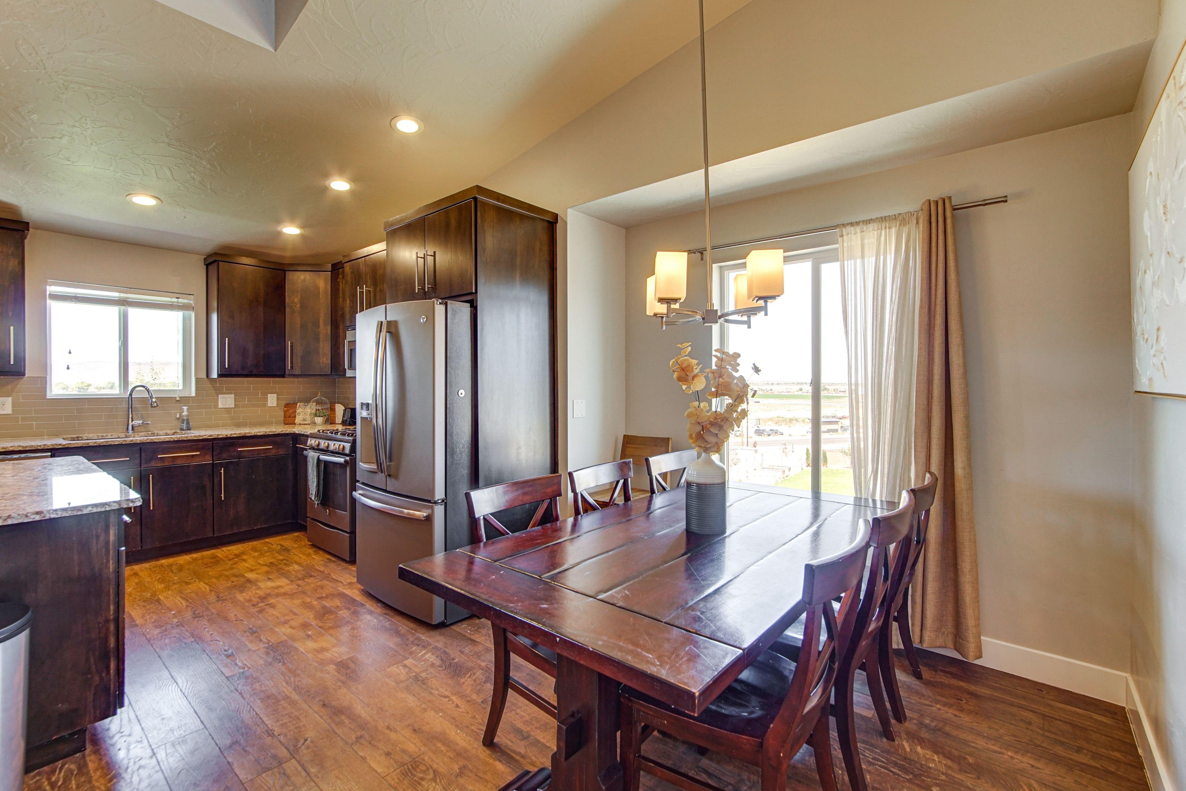 Dining Area | Dishware/Flatware Provided | Main Level