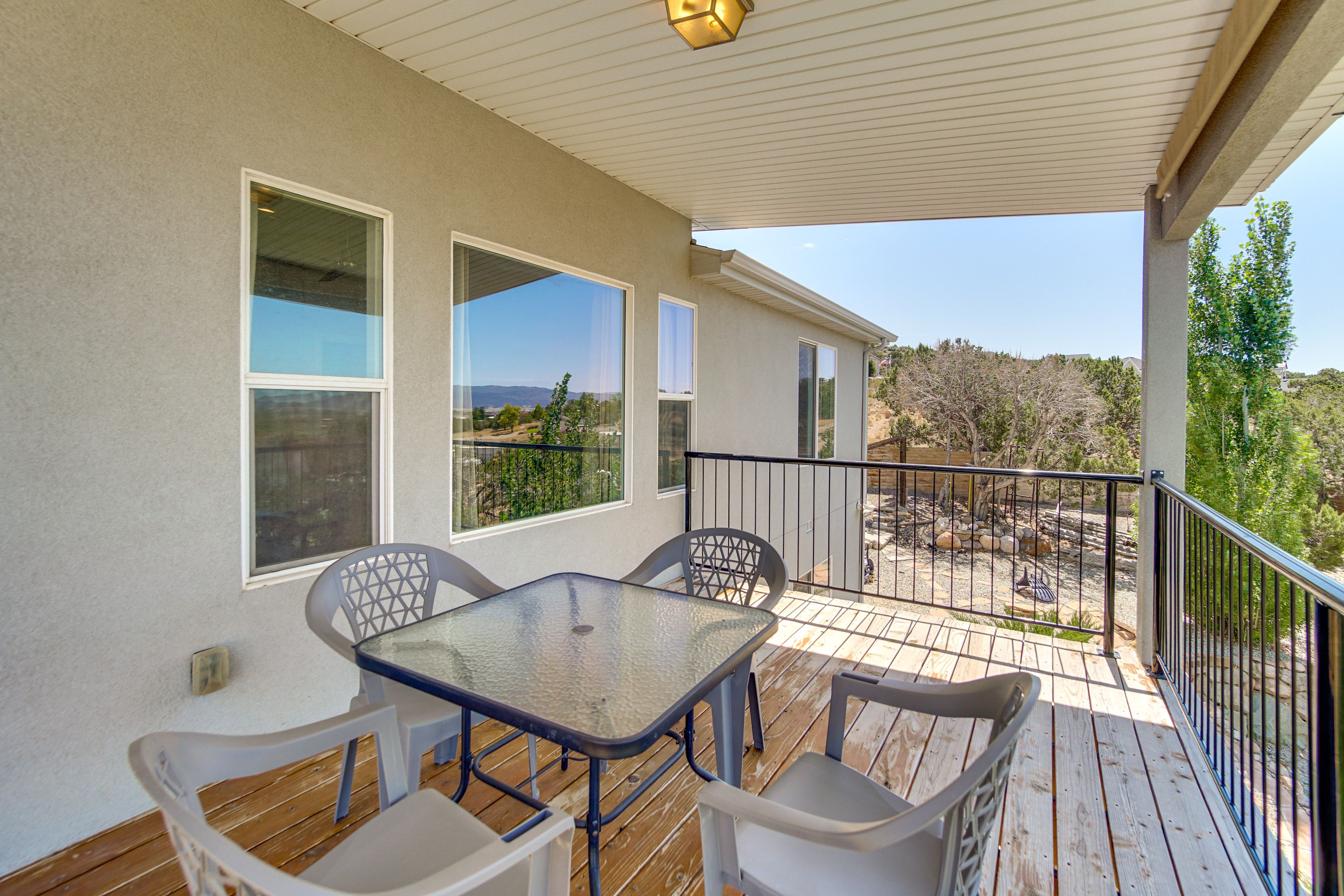 Deck 1 | Dining Area | Mountain Views