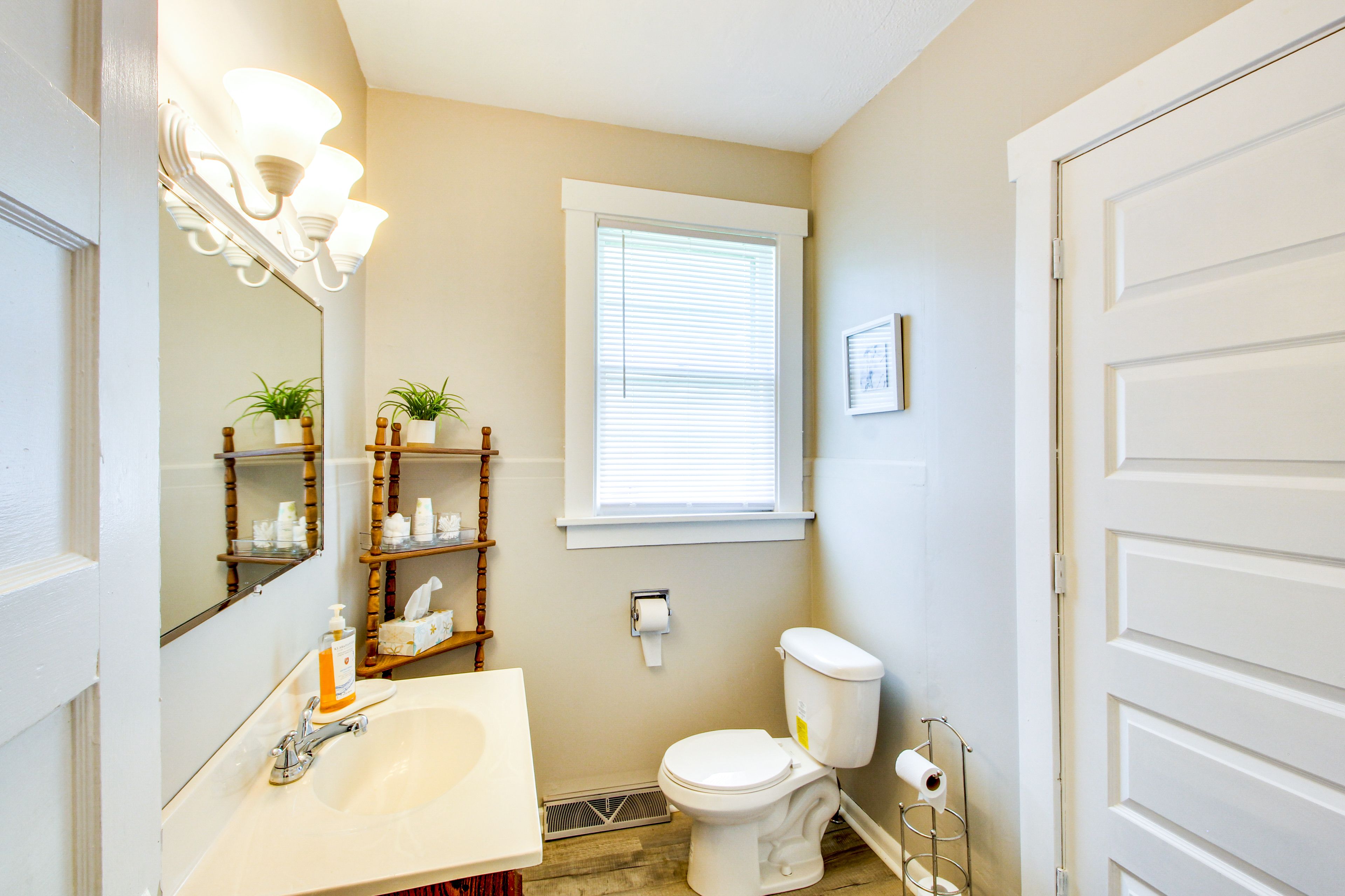 Full Bathroom | 1st Floor