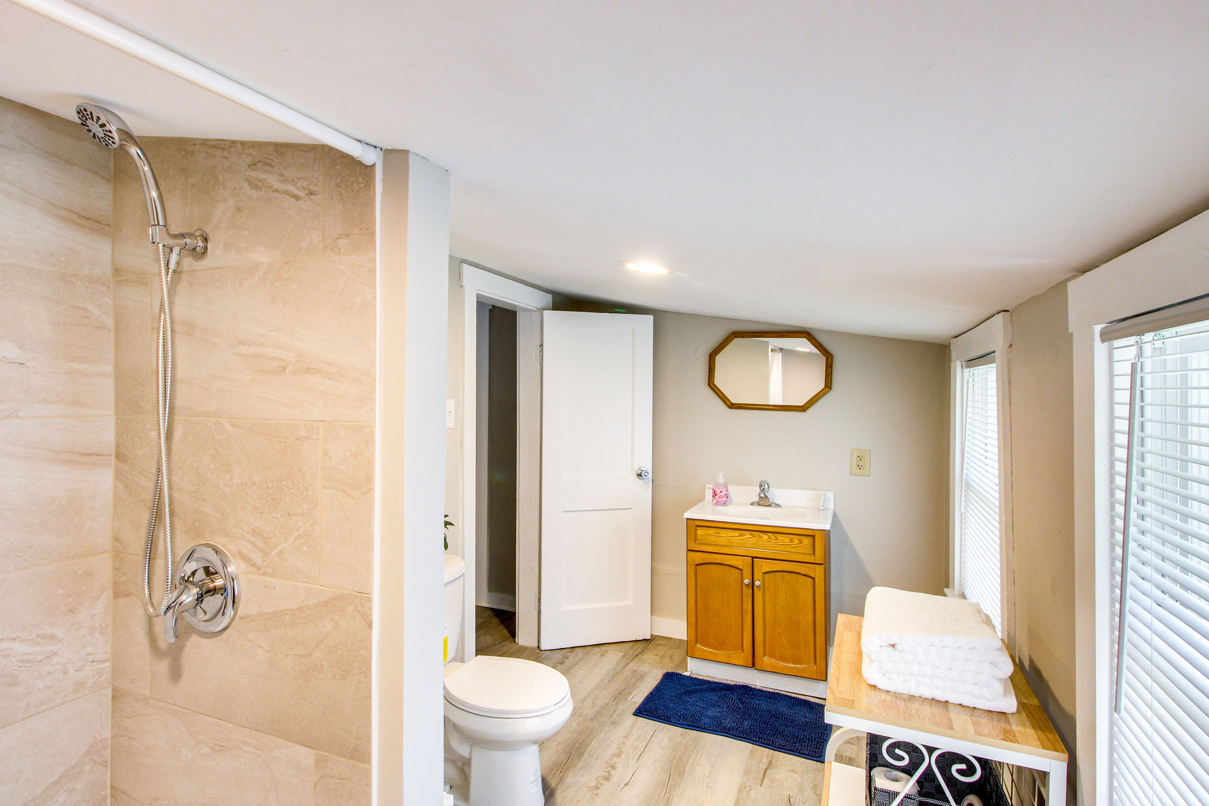 Full Bathroom | 2nd Floor