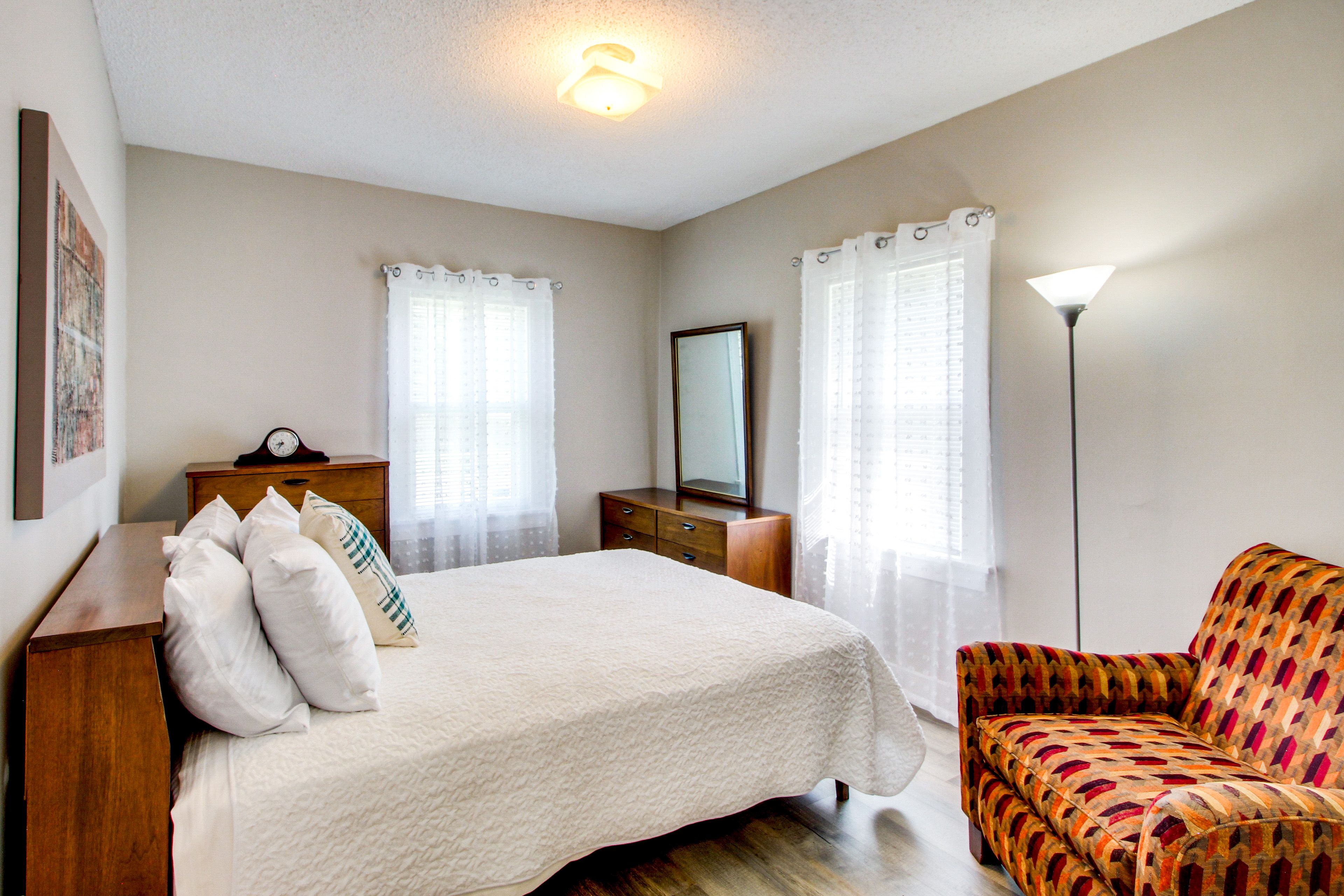 Bedroom 1 | Queen Bed | 1st Floor