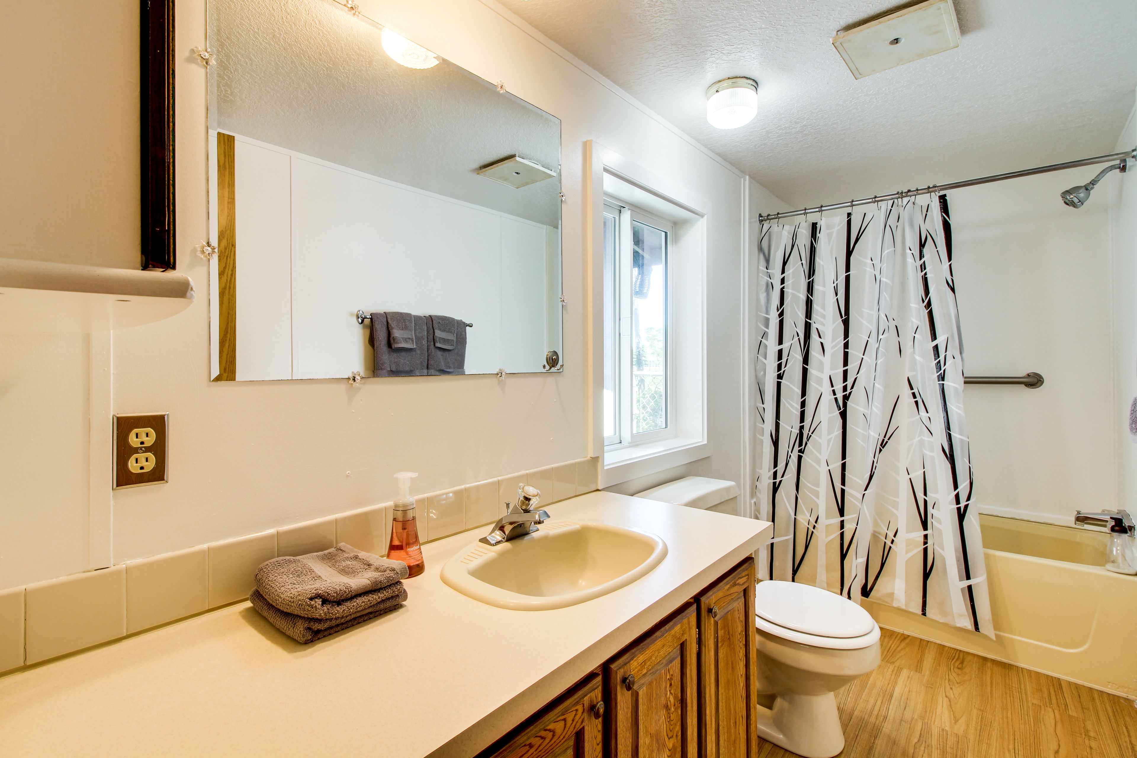 En-Suite Bathroom | Towels Provided