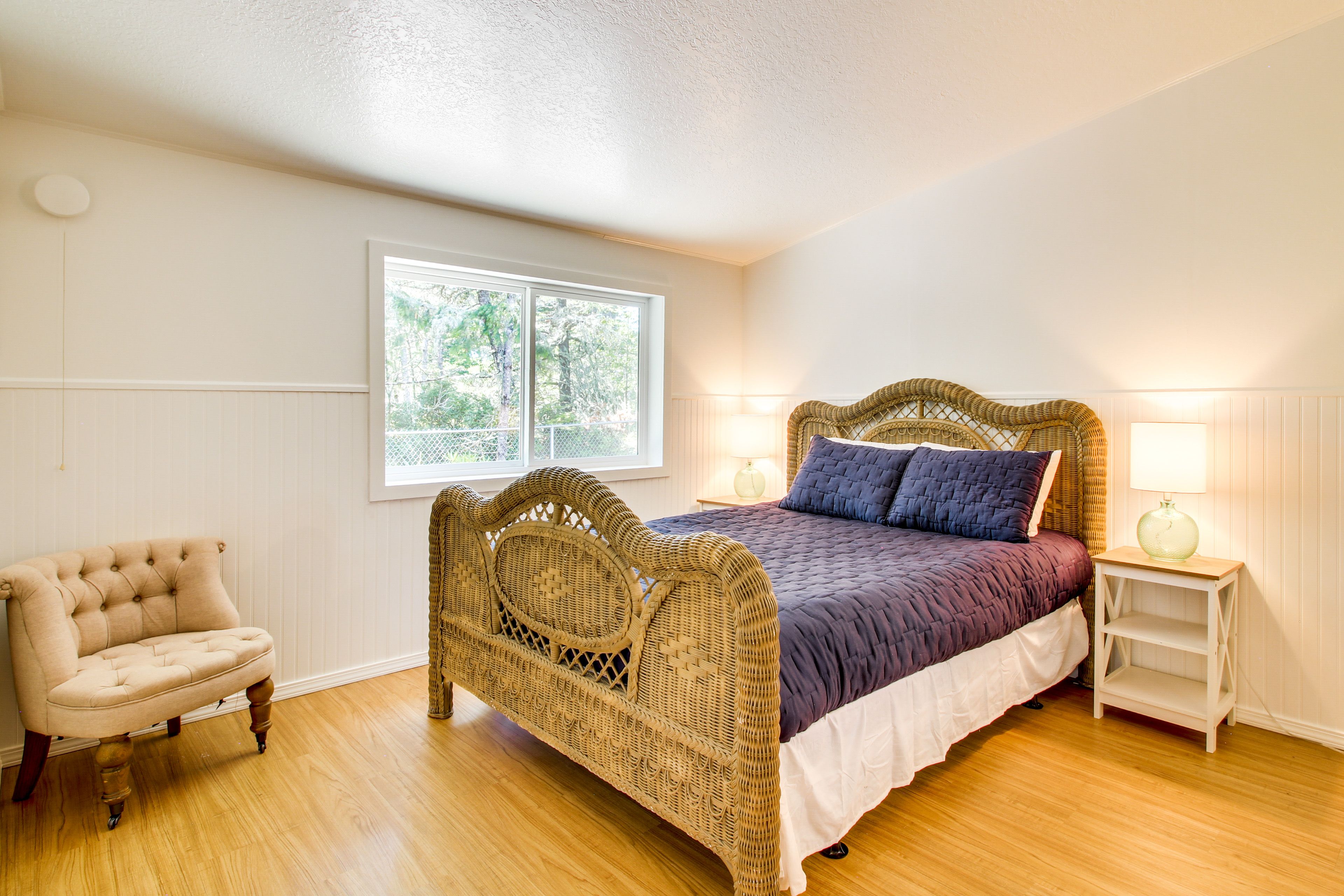 Bedroom 1 | Queen Bed